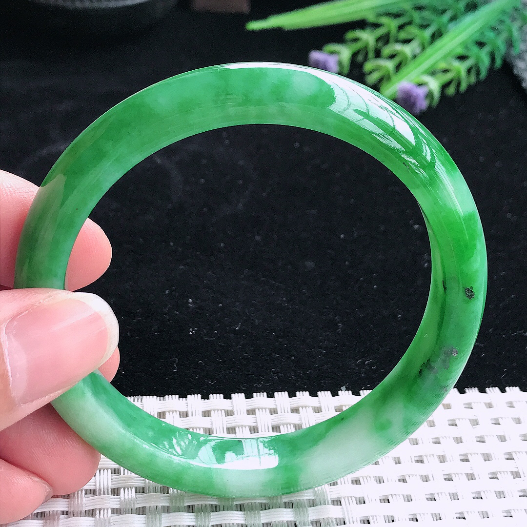 实拍A货翡翠58.5/10.9/8老坑精美辣阳绿手镯翡翠宽边玉镯平安镯美人镯