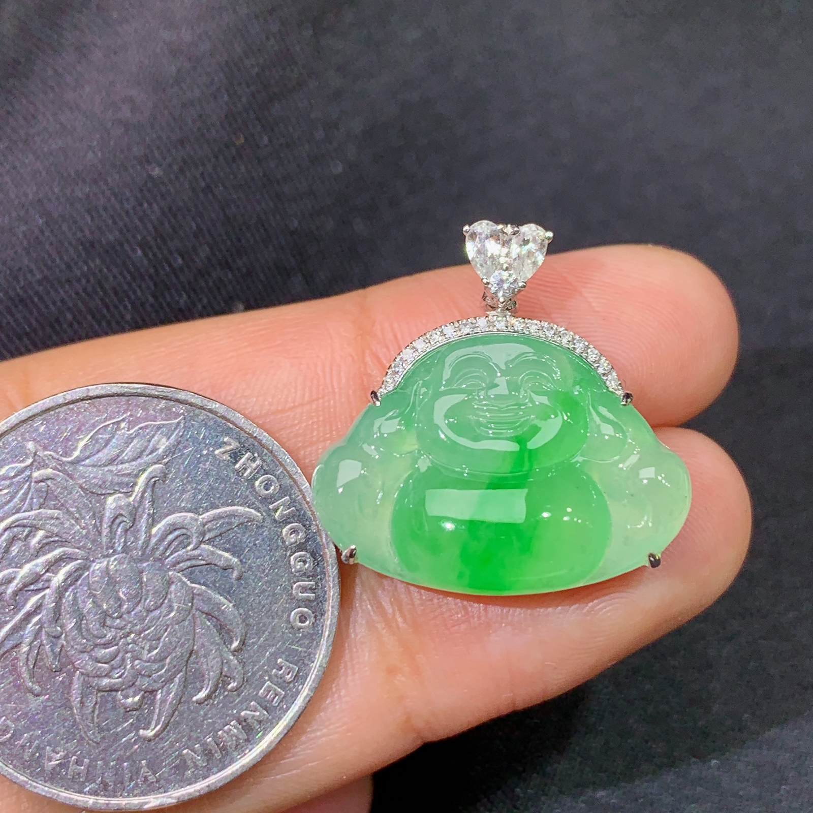 冰飘绿笑佛吊坠，18k金镶嵌，冰润细腻，品相好，种水足，Jj 尺寸21.2*21.4*7.8