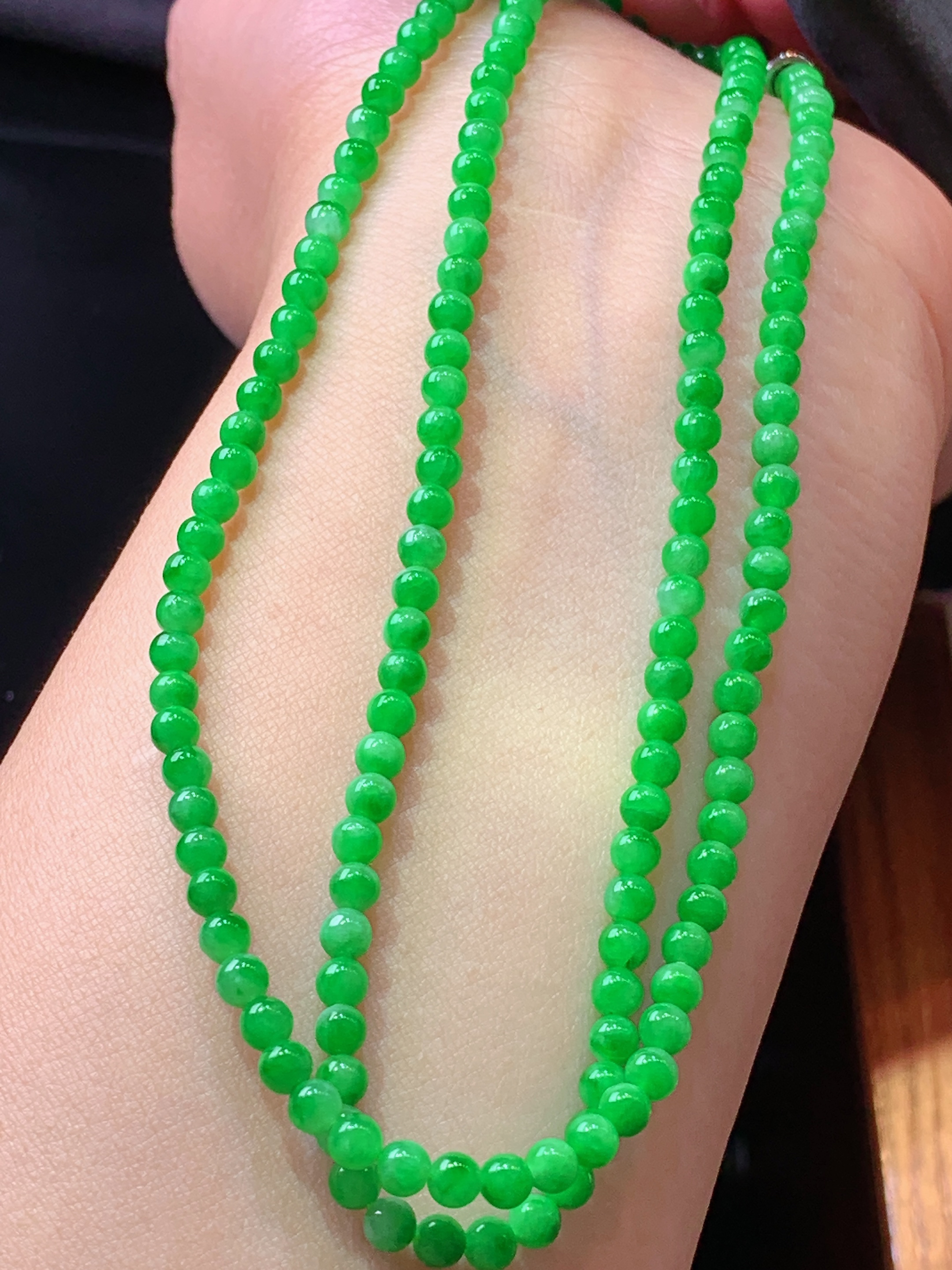 翠绿圆珠项链 玉质细腻 色泽艳丽清新 水润亮眼 整体尺寸3.5 m2