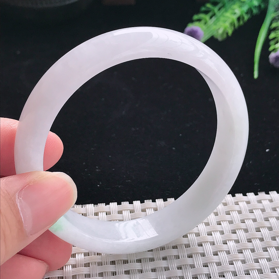 实拍A货翡翠58.5/13.5/7.2老坑秀气冰润飘绿手镯翡翠宽边玉镯平安镯美人镯