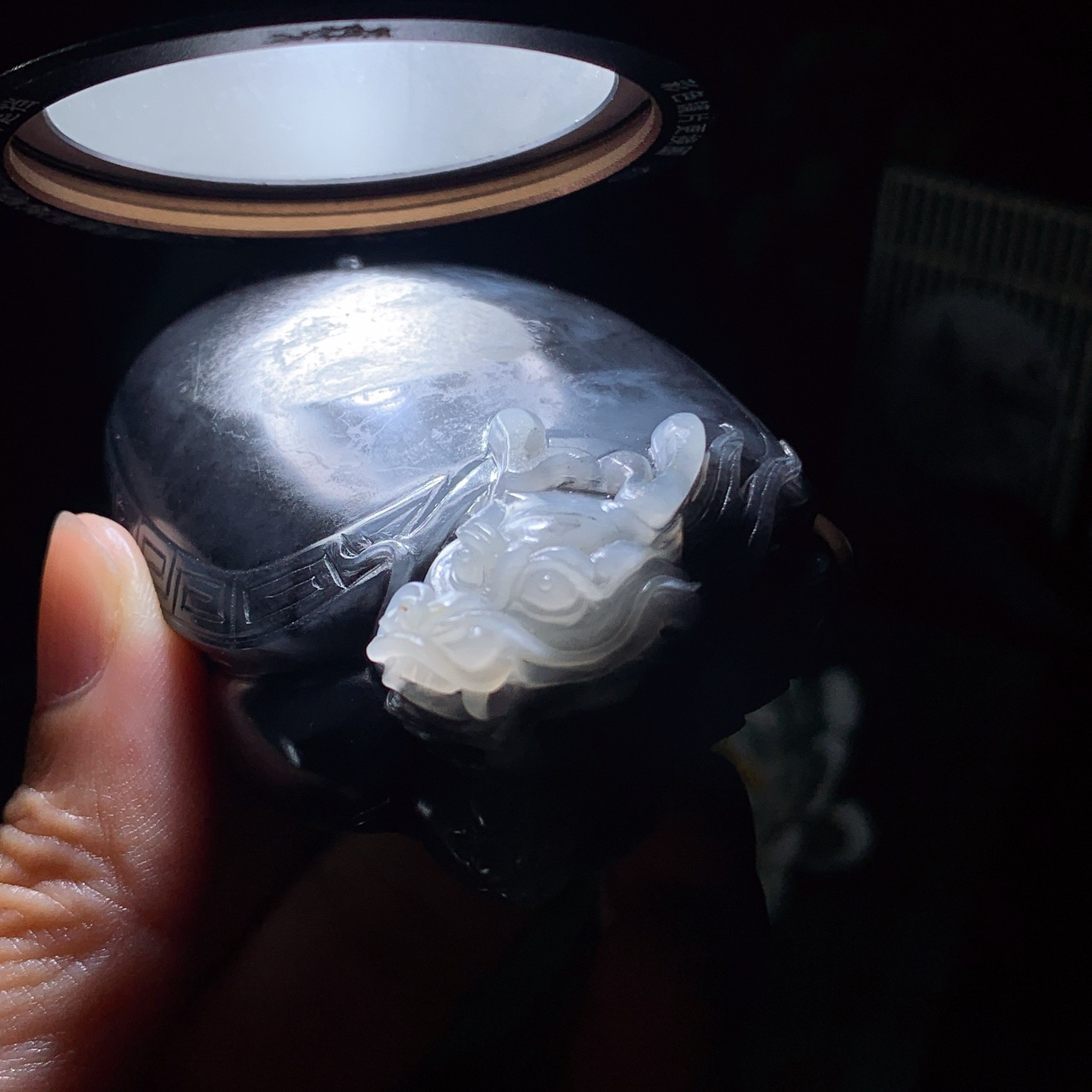 新疆籽料青花招财进宝富贵长寿龙龟把件。尺寸80/49/28重190.4克。玉质细腻油润。手推出油。品相大气。lt260413