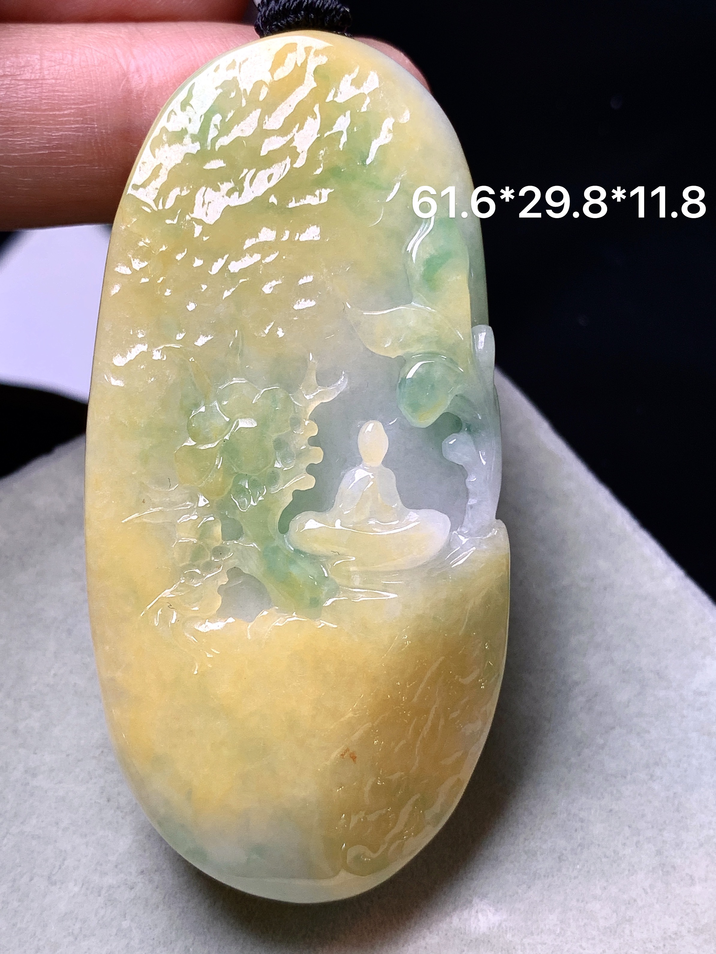 黄翡飘绿悟道吊坠 玉质细腻 色泽艳丽清新 水润亮眼 整体尺寸61.6*29.8*11.8w1