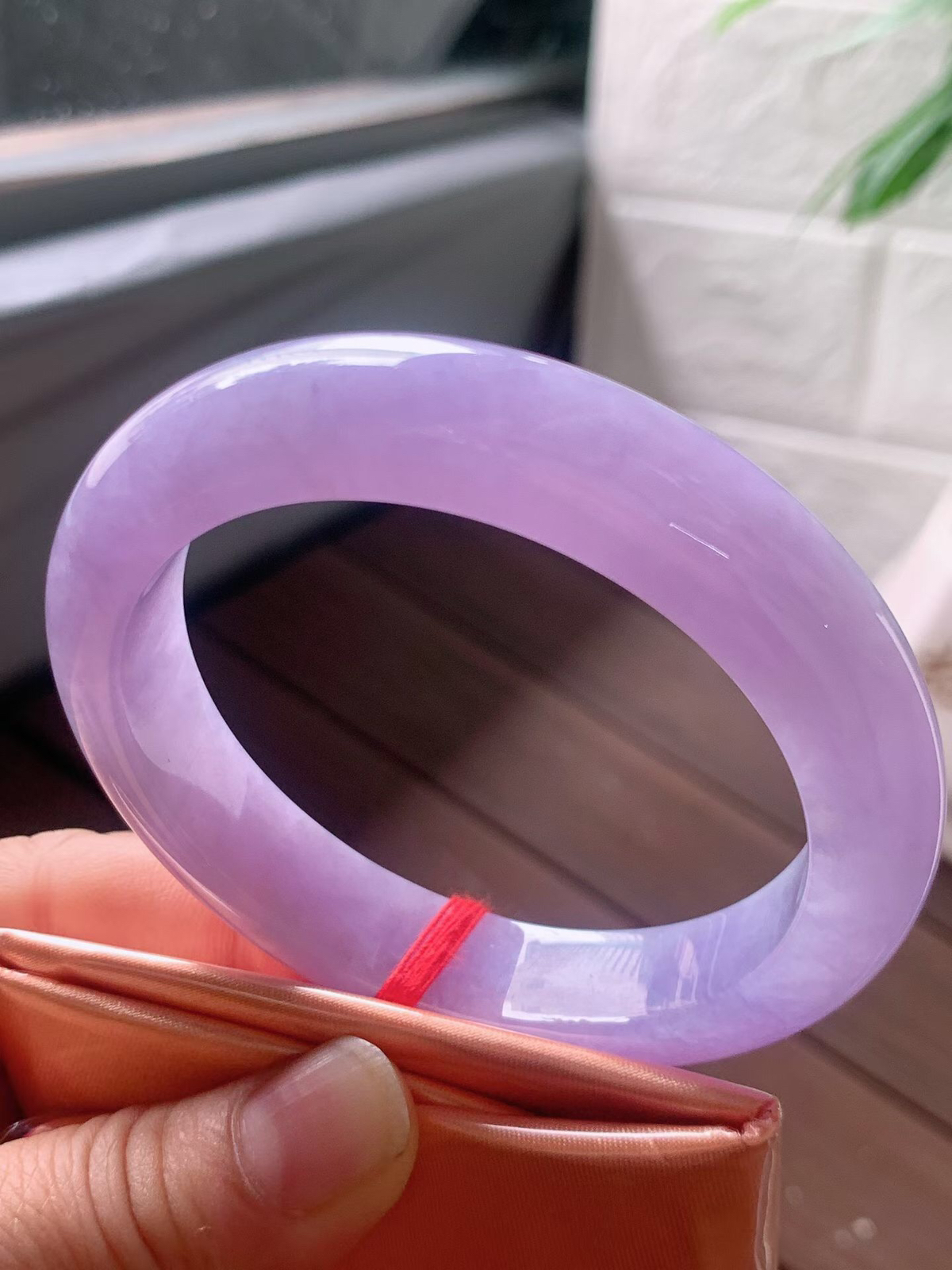 【翡翠名称】老坑种冰紫罗兰57.8正圈口手镯
【翡翠尺寸】57.8/12.4/9.7mm适合56.8