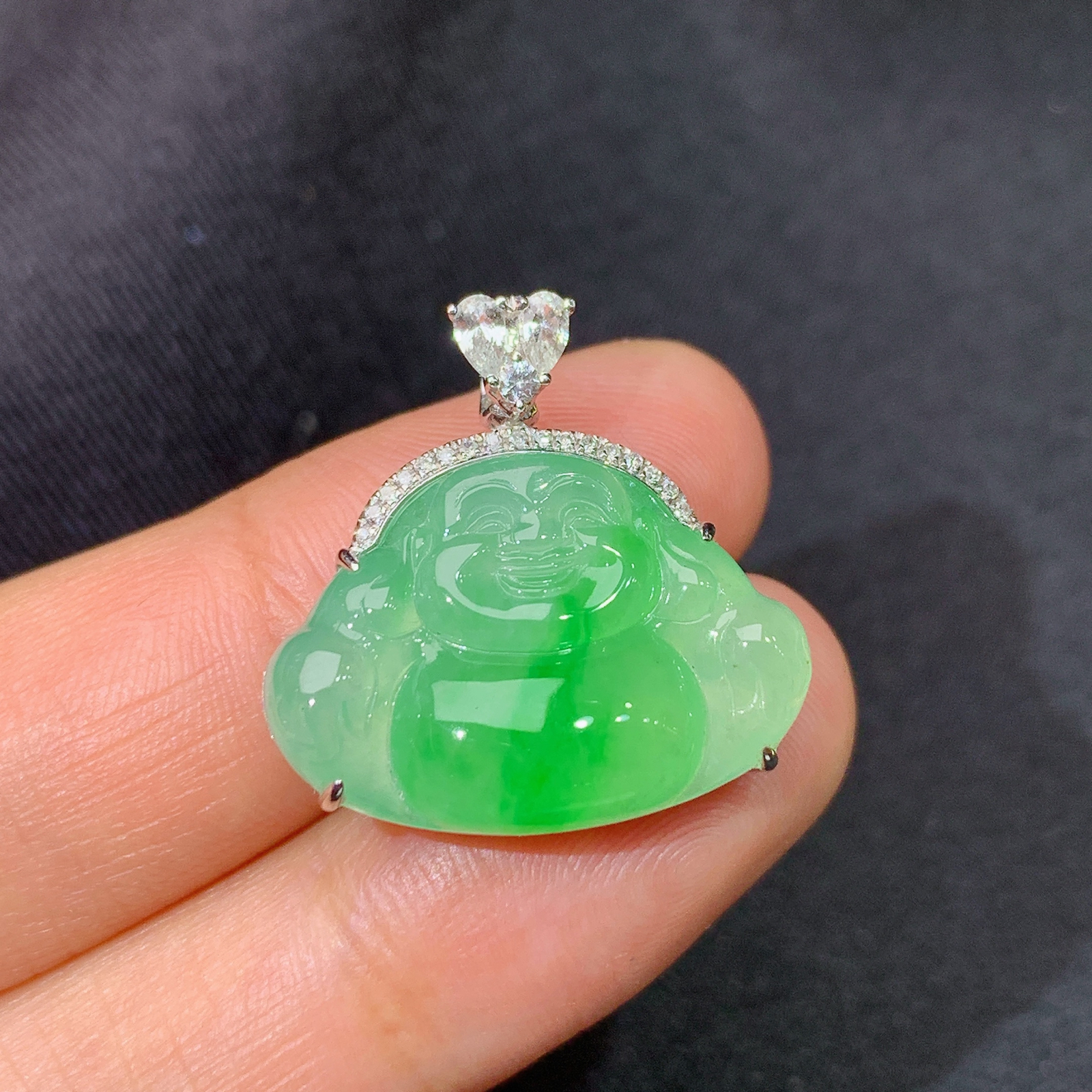 冰飘绿笑佛吊坠，18k金镶嵌，冰润细腻，品相好，种水足，Jj 尺寸21.2*21.4*7.8