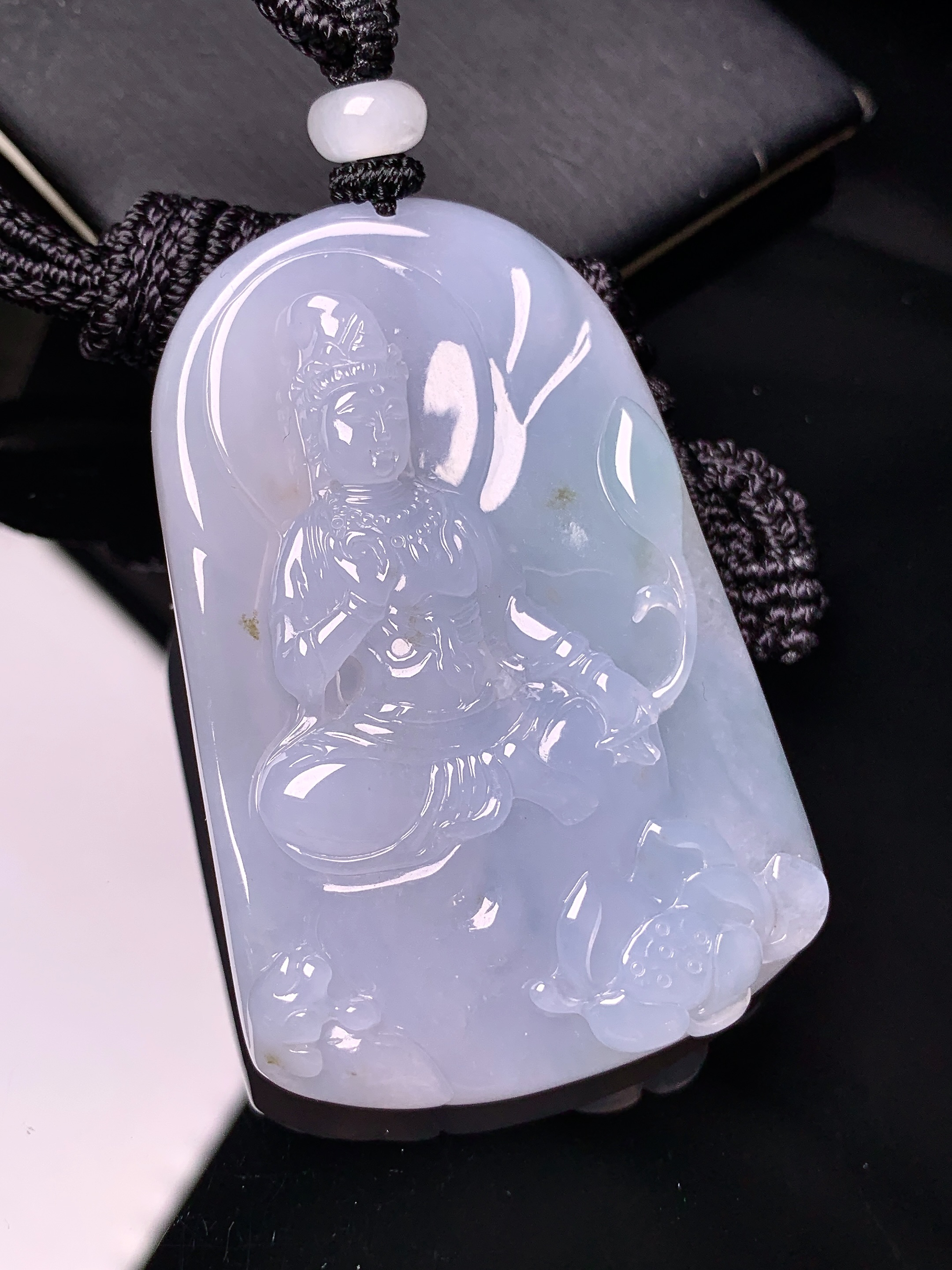 冰种观音菩萨吊坠 玉质细腻 色泽艳丽清新 水润亮眼 整体尺寸57.2*37.2*7.3L1