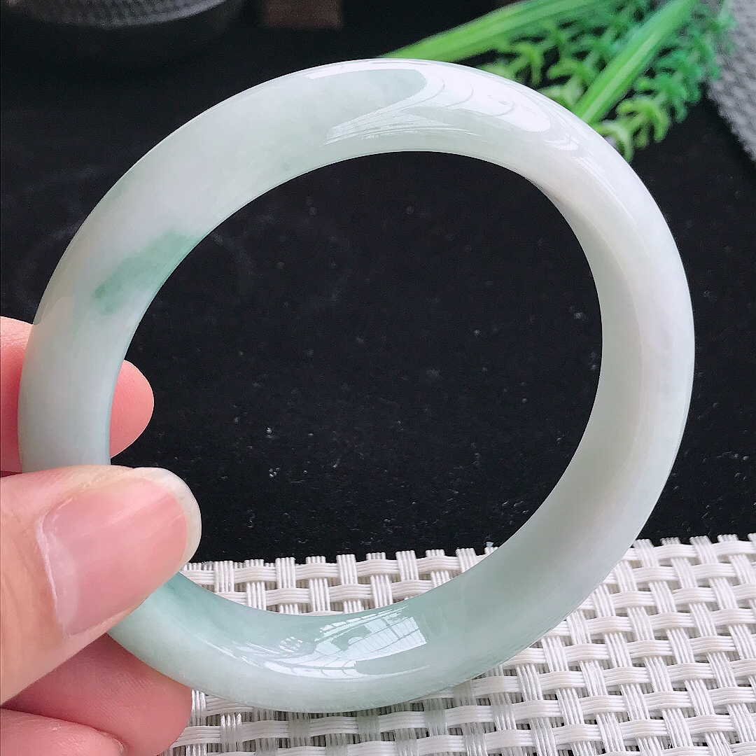 实拍A货翡翠60.5/13.6/9大圈口老坑精美温润飘花手镯翡翠宽边玉镯平安镯美人镯