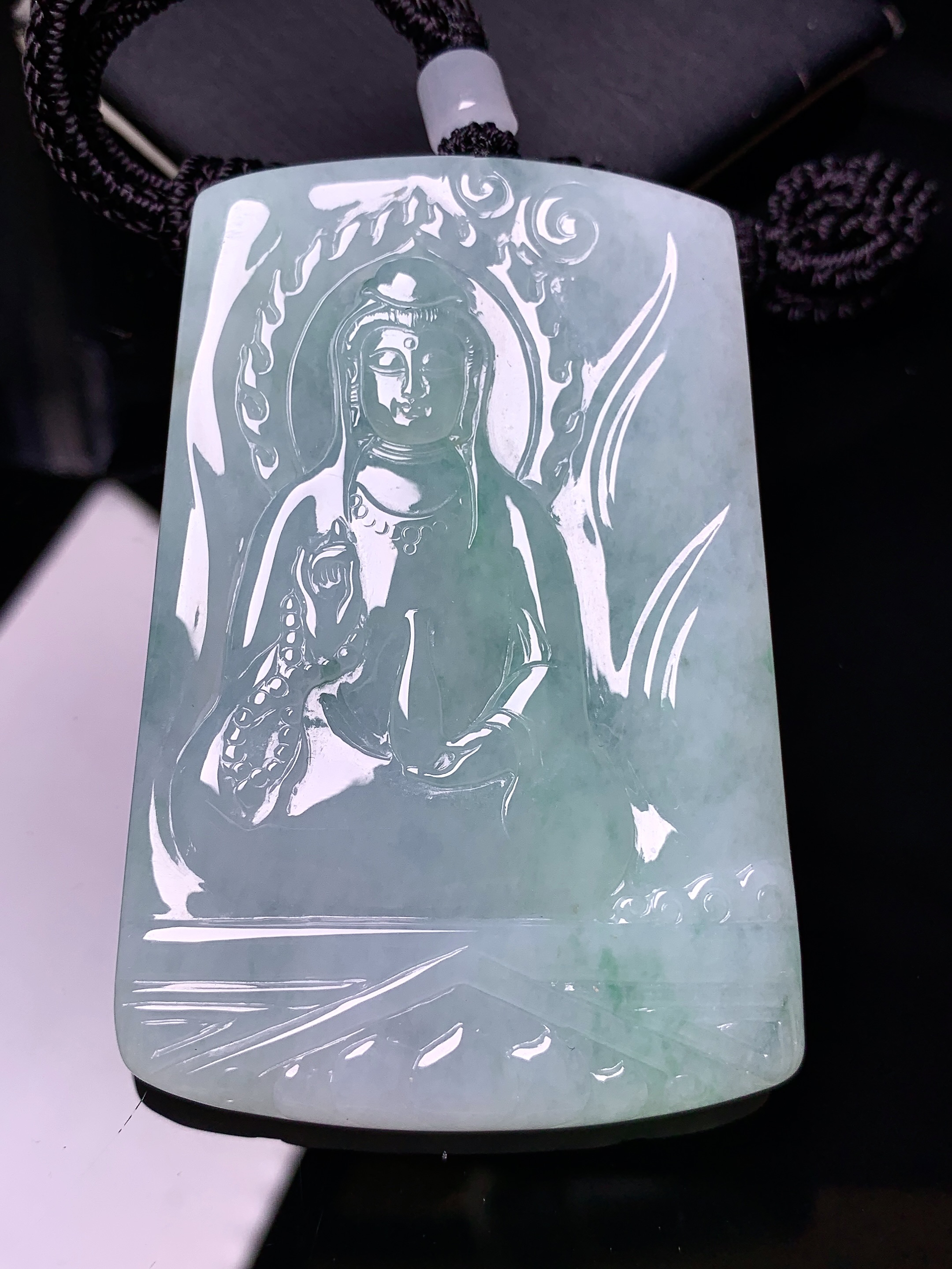 冰种观音菩萨吊坠 玉质细腻 色泽艳丽清新 水润亮眼 整体尺寸64.3*42.8*6L1