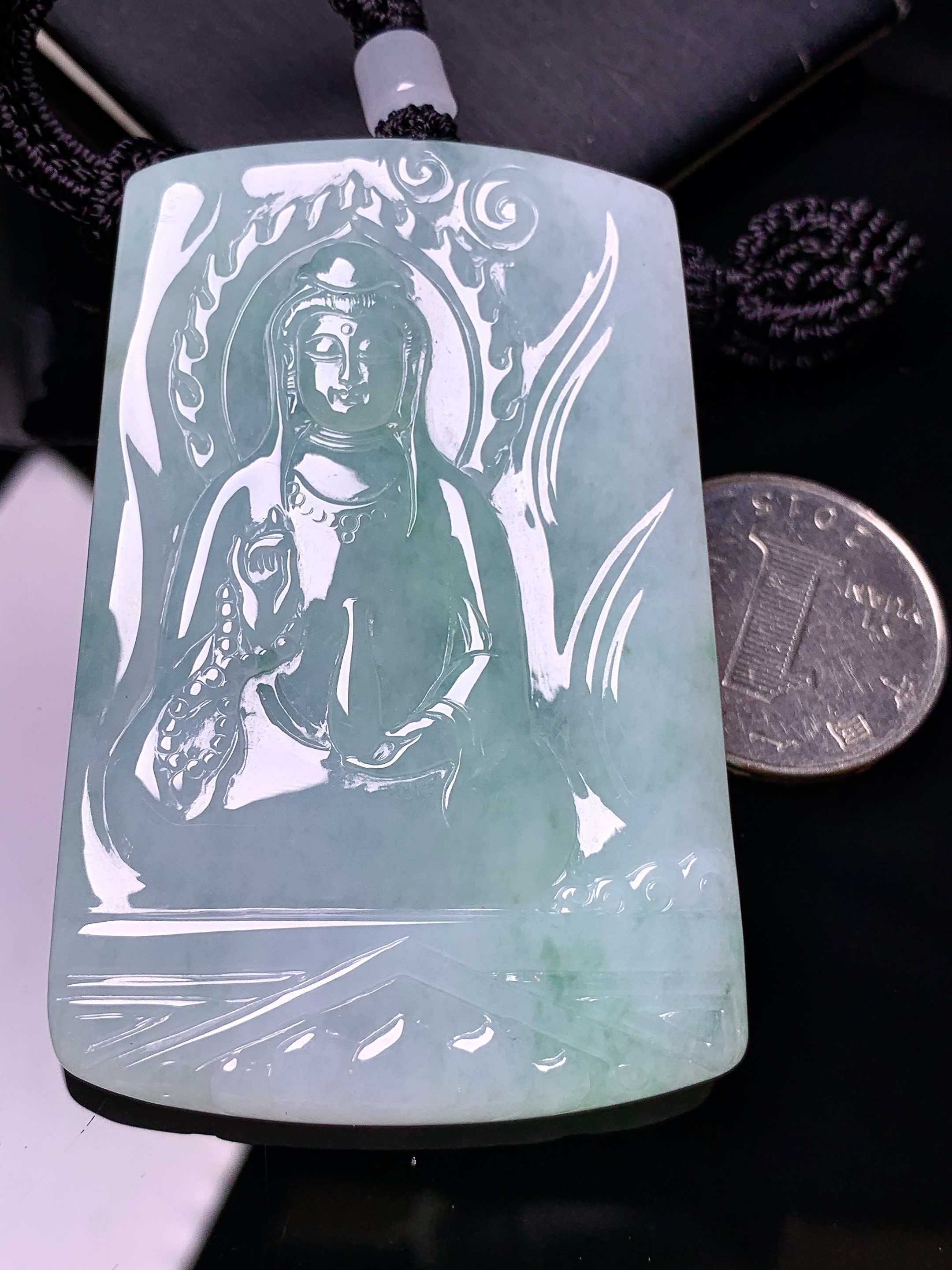 冰种观音菩萨吊坠 玉质细腻 色泽艳丽清新 水润亮眼 整体尺寸64.3*42.8*6L1