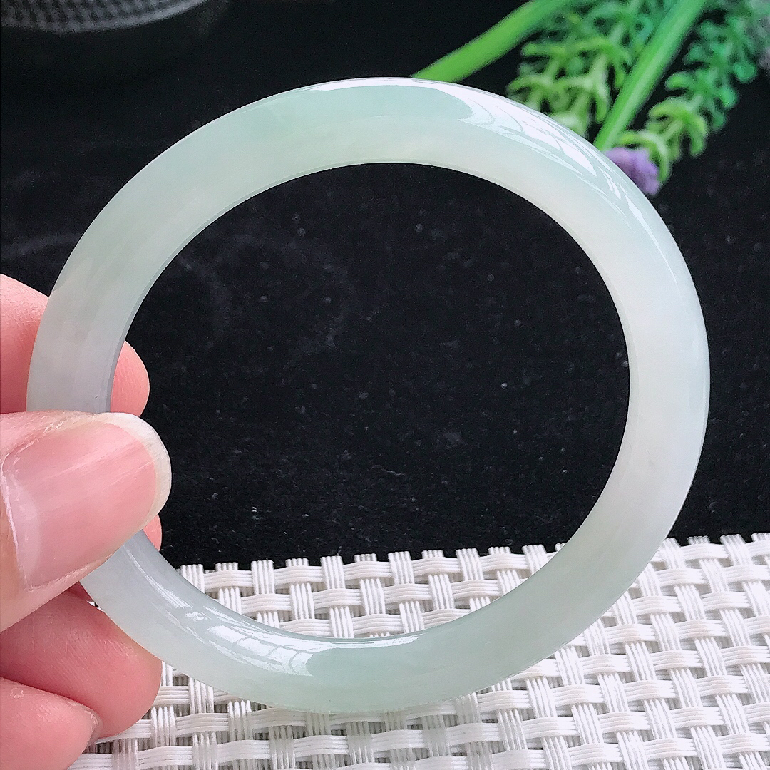 实拍A货翡翠53.5/8.1老坑冰纯果冻胶冰晴圆条手镯翡翠玉镯平安镯美人镯