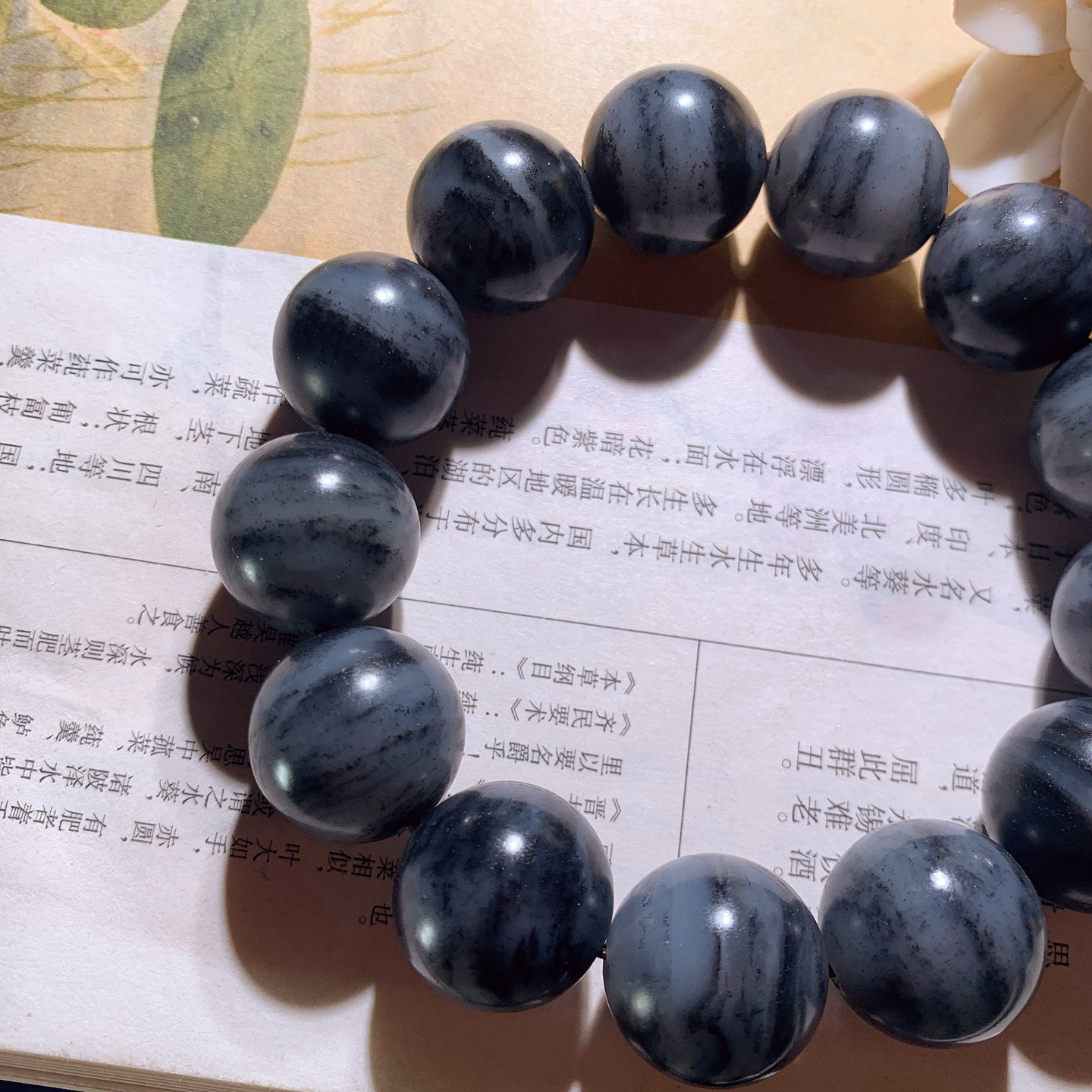 新疆和田玉籽料青花手串 单颗尺寸17！玉质细腻油润。手推出油。佩戴高端典雅。lt260413