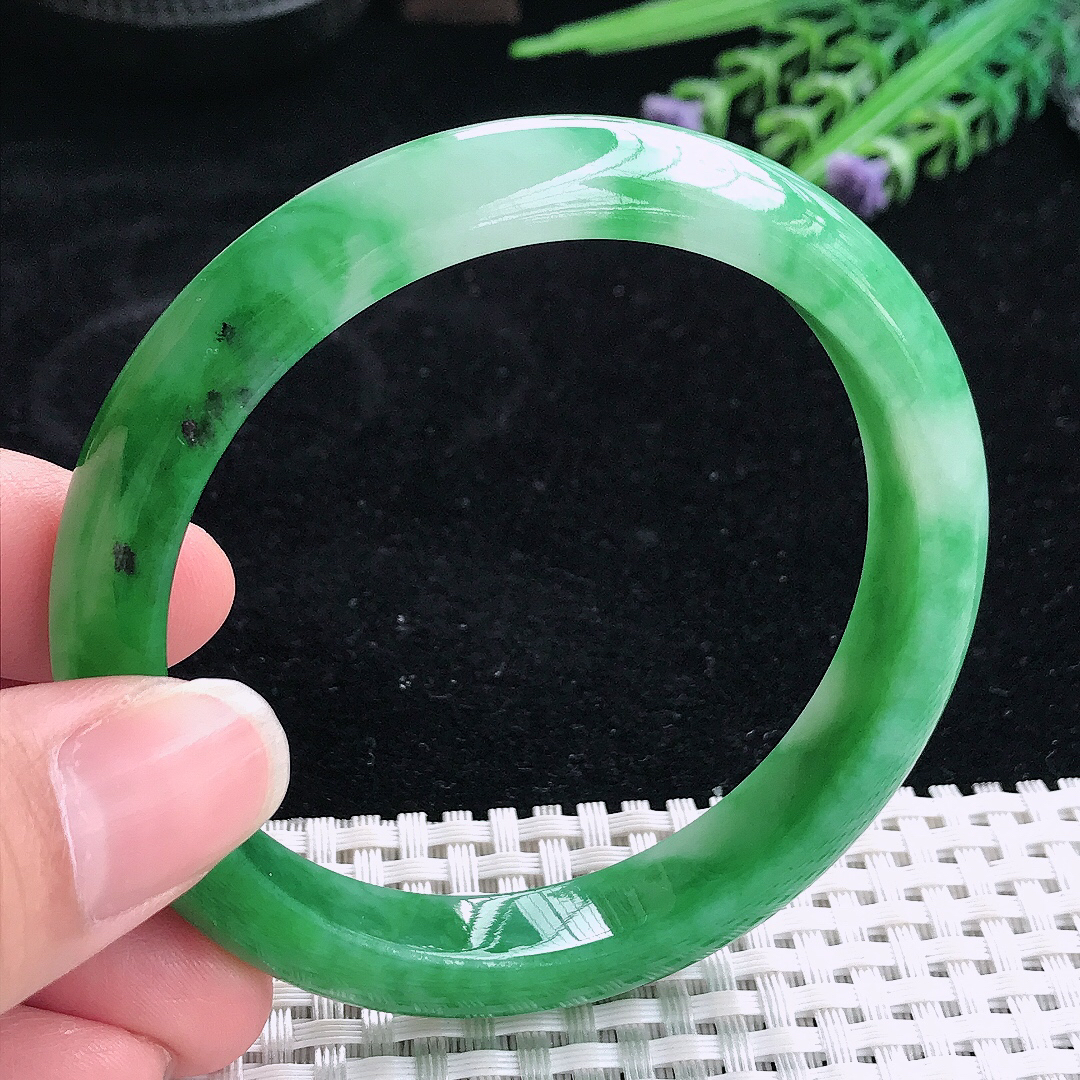 实拍A货翡翠58.5/10.9/8老坑精美辣阳绿手镯翡翠宽边玉镯平安镯美人镯