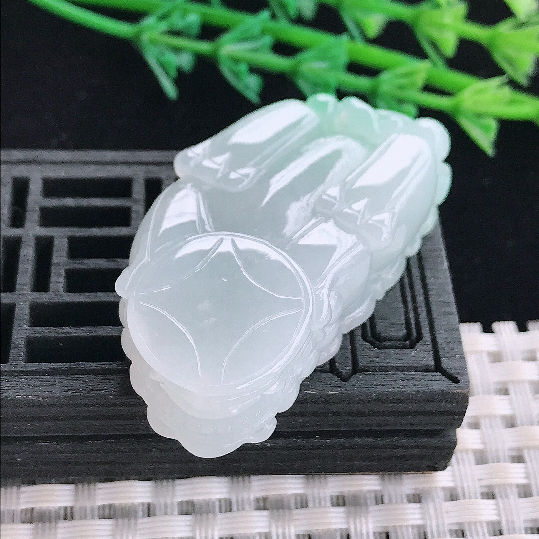 实拍A货翡翠46/23.8/12.2老坑秀气冰润飘绿貔貅吊坠翡翠玉牌