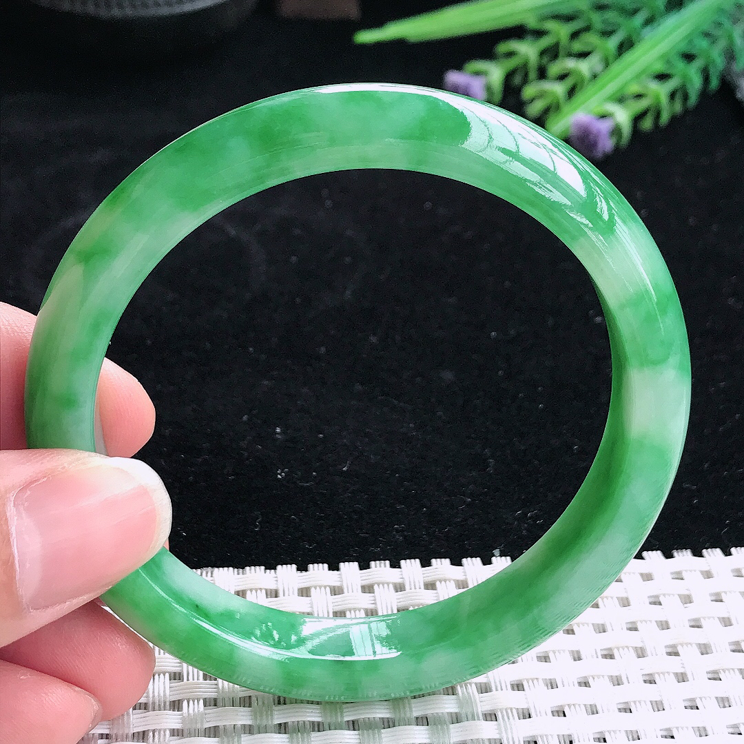 实拍A货翡翠58.5/10.9/8老坑精美辣阳绿手镯翡翠宽边玉镯平安镯美人镯