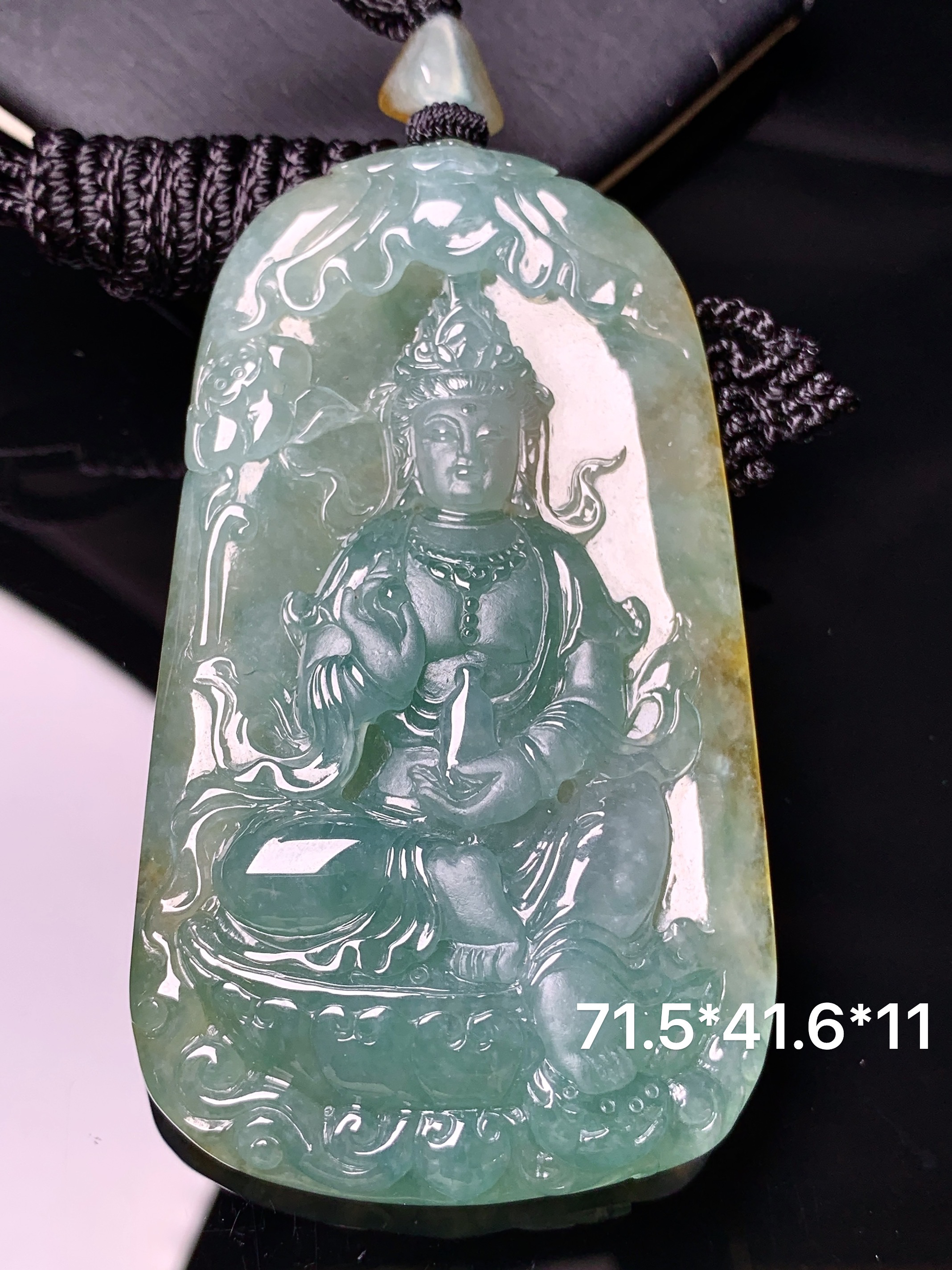 飘黄翡度母观音菩萨吊坠 玉质细腻 色泽艳丽清新 水润亮眼 整体尺寸71.5*41.6*11L1