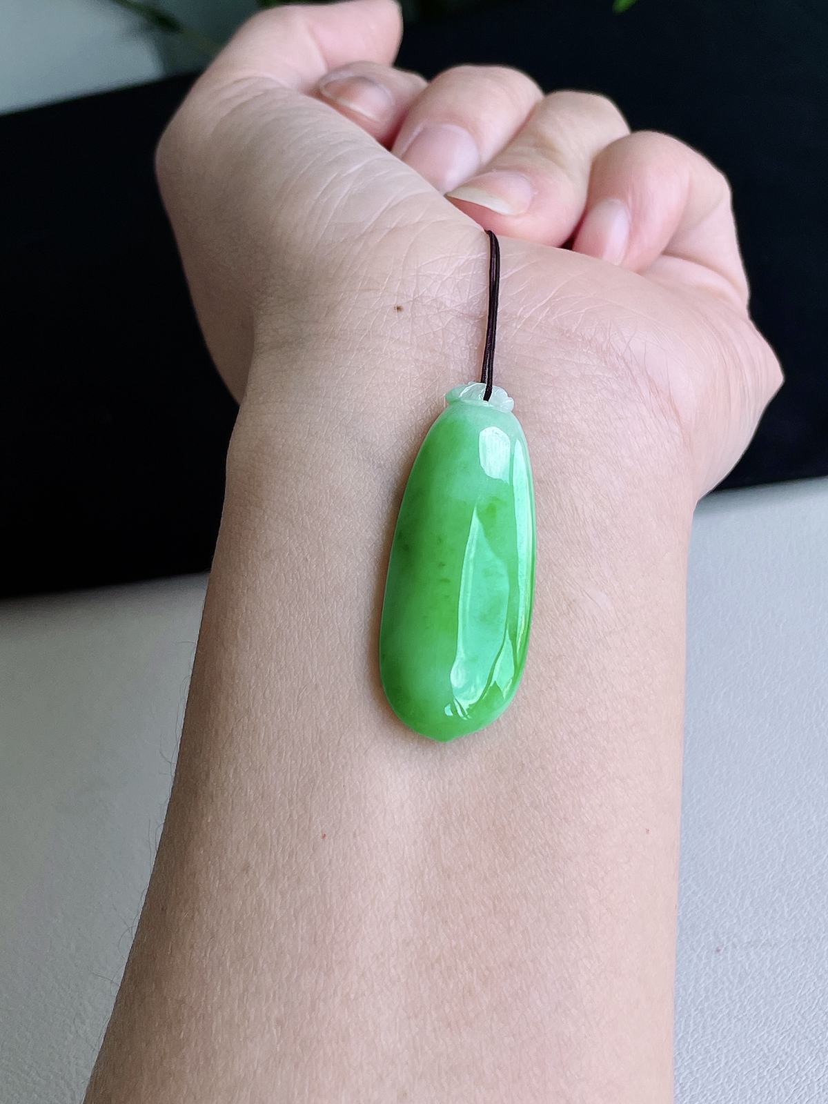 高冰阳绿福瓜吊坠
【说明】缅料 完美 性价比高  
【尺寸】41.6-16-8.2
【重量】10克