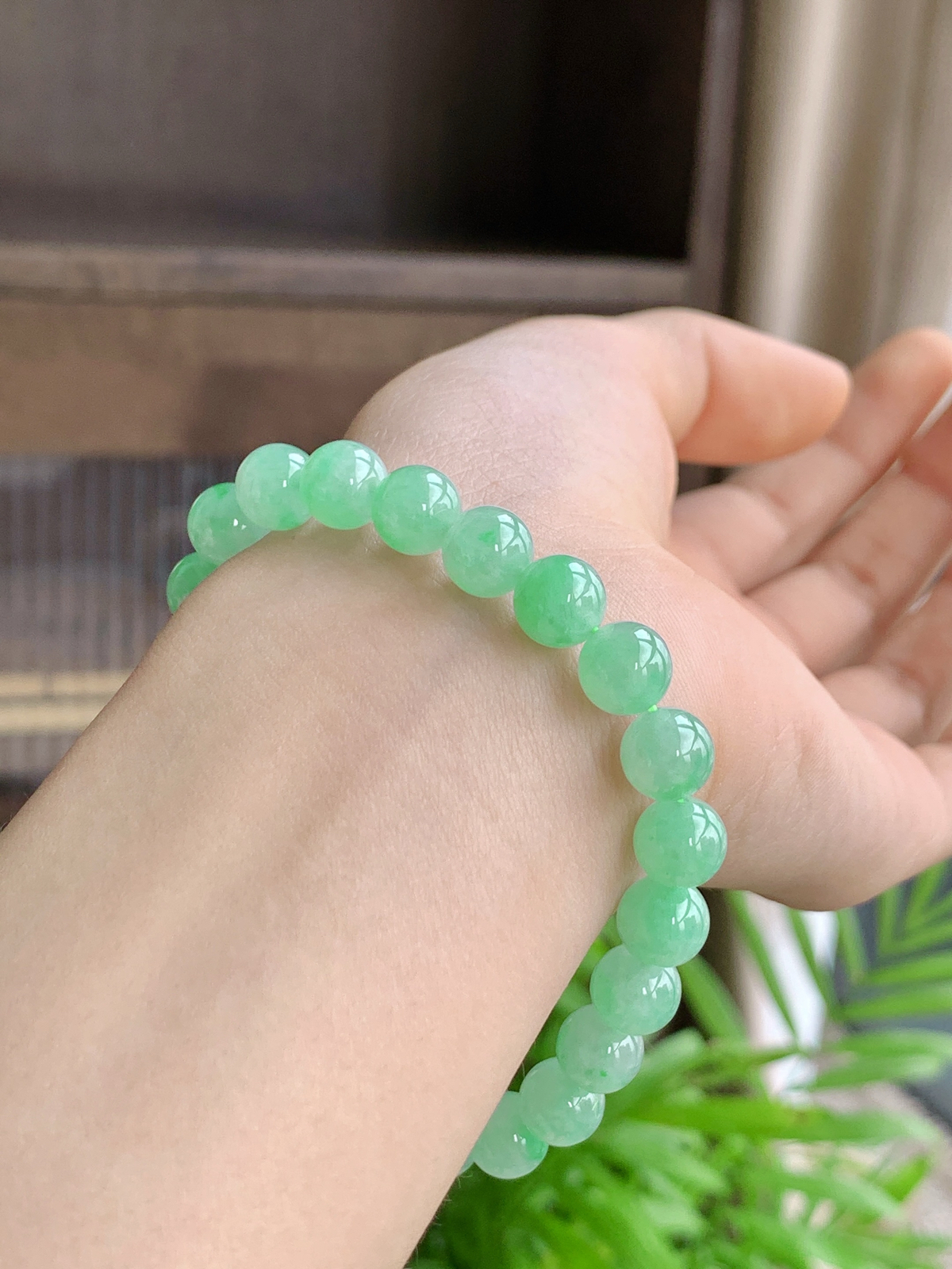 【珠子】冰甜绿手串圆珠子手串
【说明】缅料 性价比高  
【尺寸】8mm..