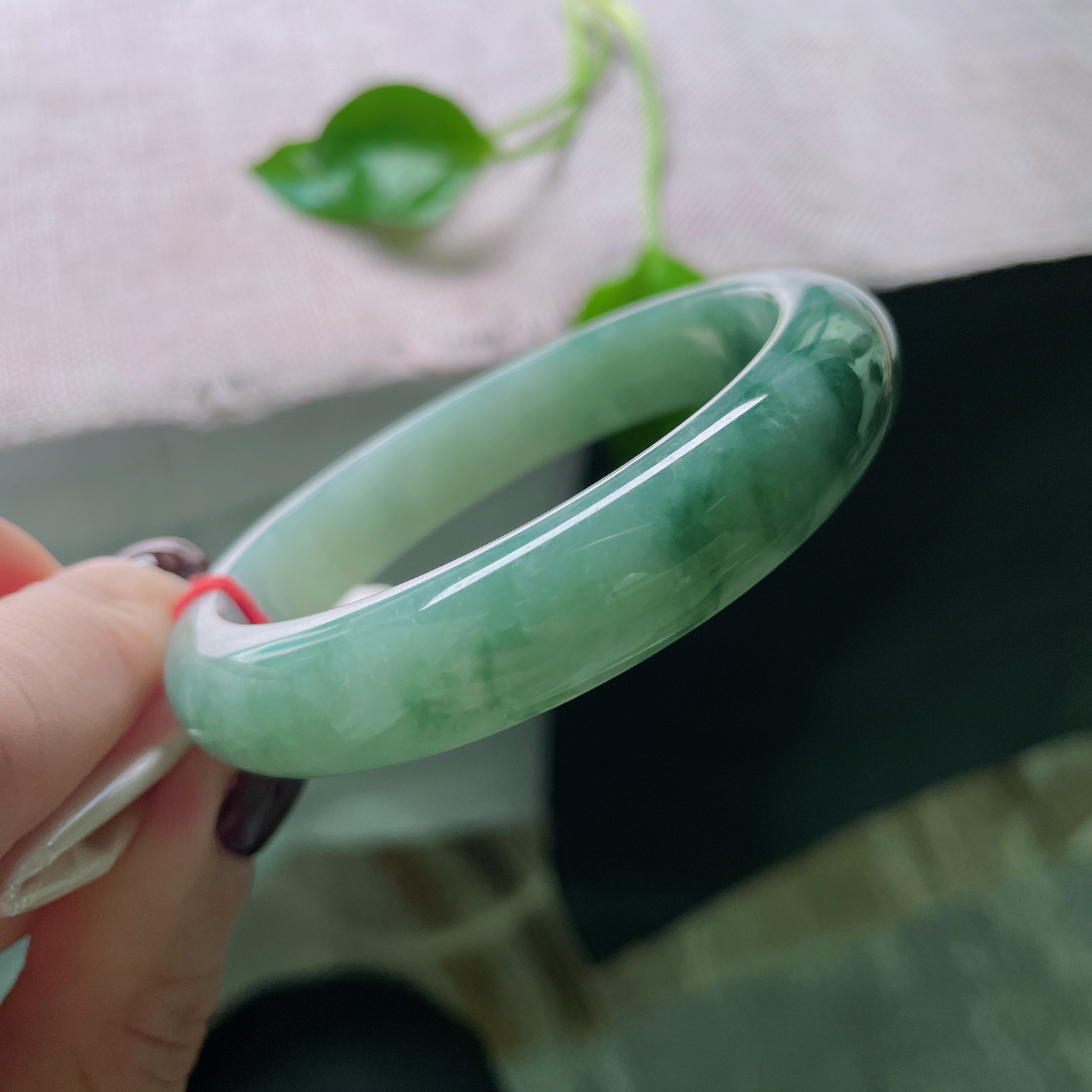 57.2/12.7/7.9，飘花正圈，水润，把江南的烟雨和远山都戴在了手上..