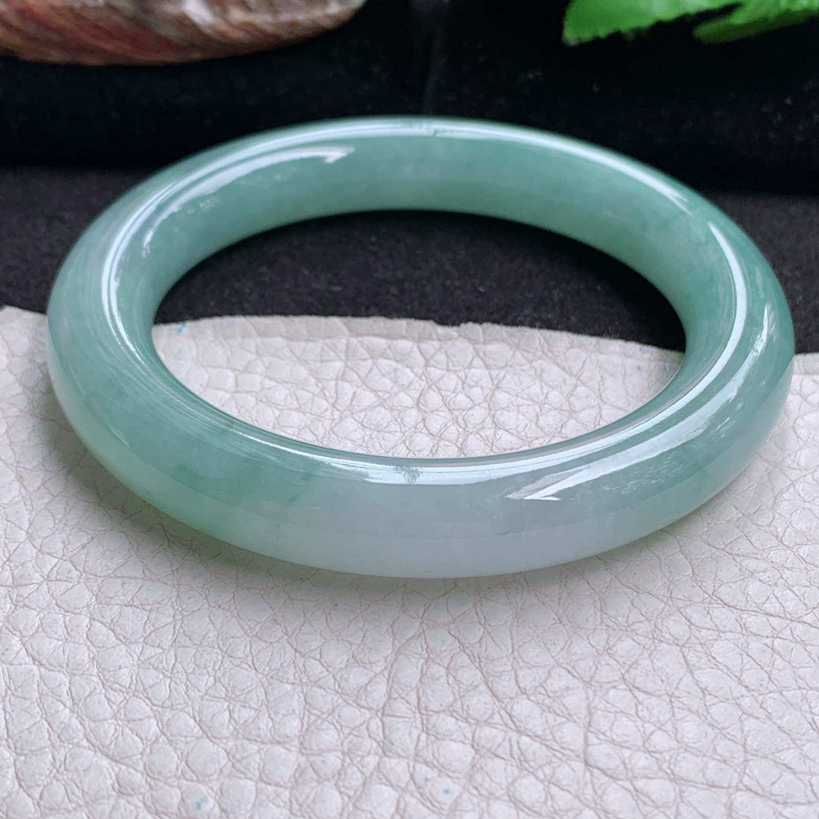 js实拍56*10.8美人镯 天然缅甸翡翠a货手镯冰晴圆条玉镯子