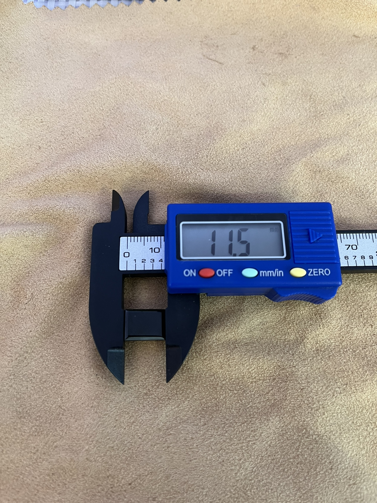 墨翠：【戒面】细腻干净，黑度好，性价比高，雕工精湛，打灯透绿