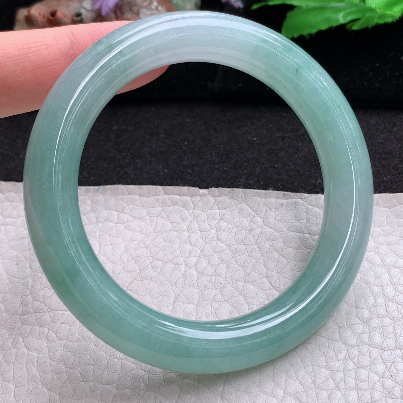 js实拍56*10.8美人镯 天然缅甸翡翠a货手镯冰晴圆条玉镯子