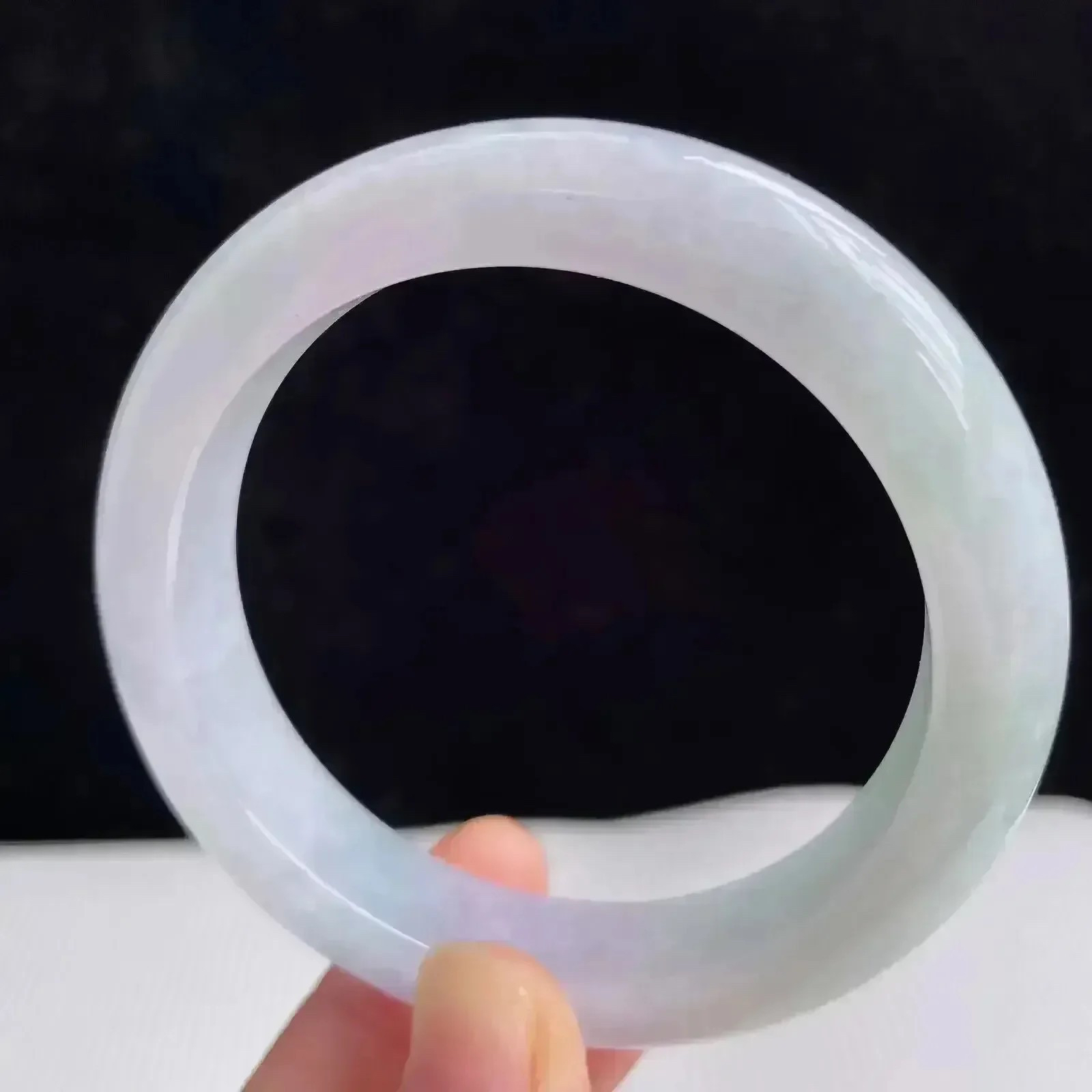 55.7mm自然光拍摄天然翡翠A货好种水正圈手镯 58.29克