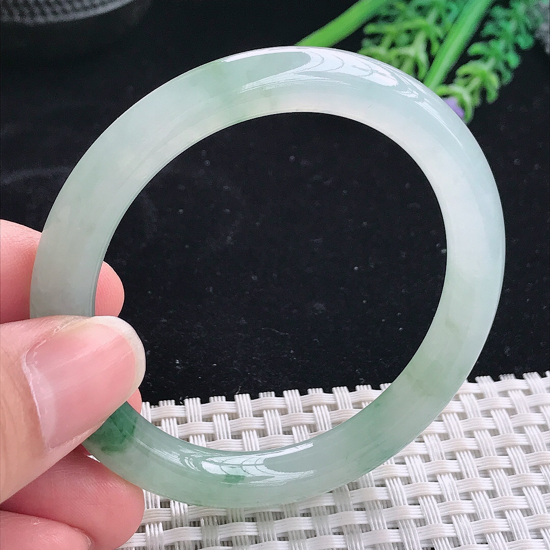 实拍A货翡翠52.8/8.4/8.6老坑冰胶水灵冰飘花圆条手镯翡翠玉镯平安镯美人镯