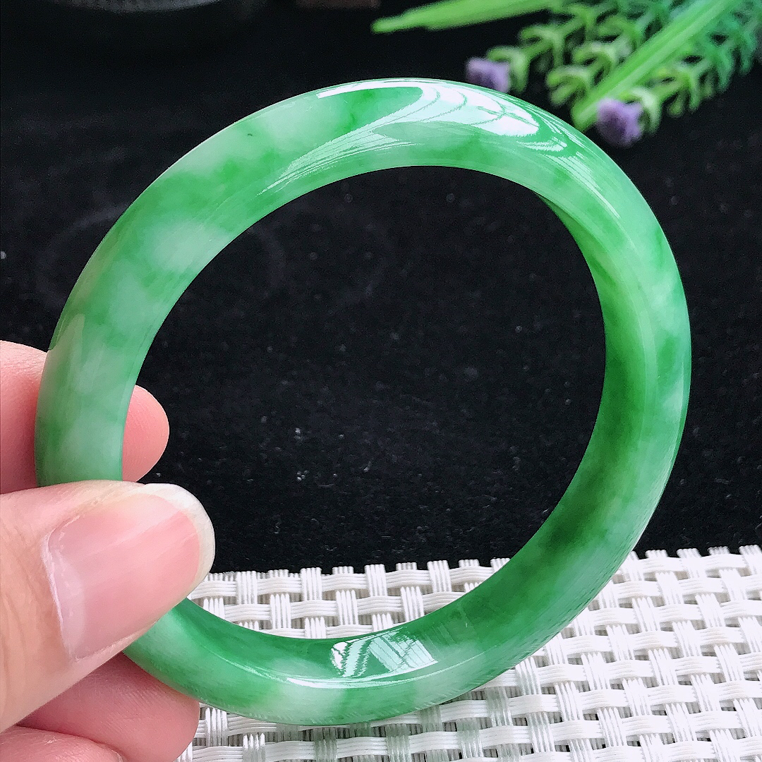 实拍A货翡翠58.5/10.9/8老坑精美辣阳绿手镯翡翠宽边玉镯平安镯美人镯