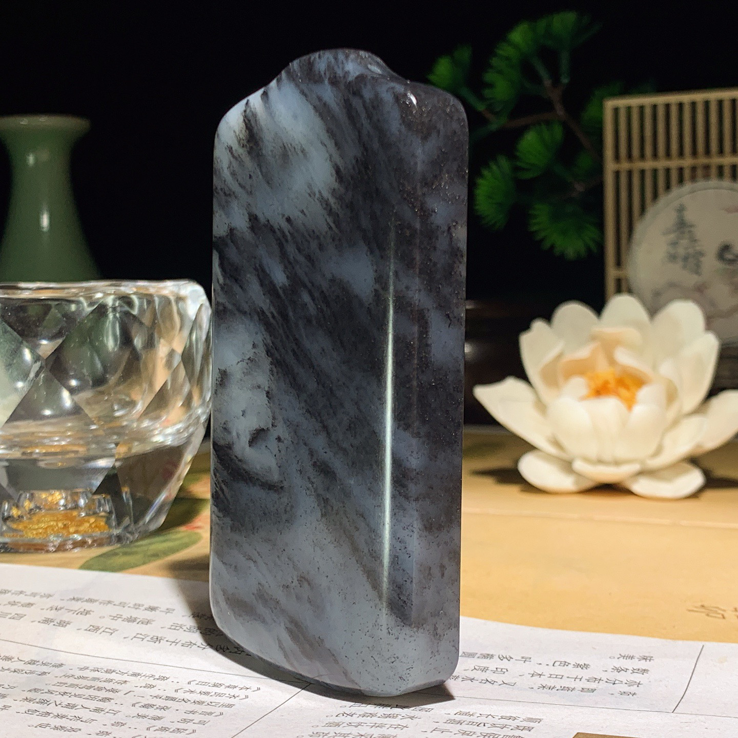 新疆和田玉籽料青花平安无事牌！尺寸85/43/13重125.5克。玉质细腻油润。手推出油。佩戴高端典雅。lt260413