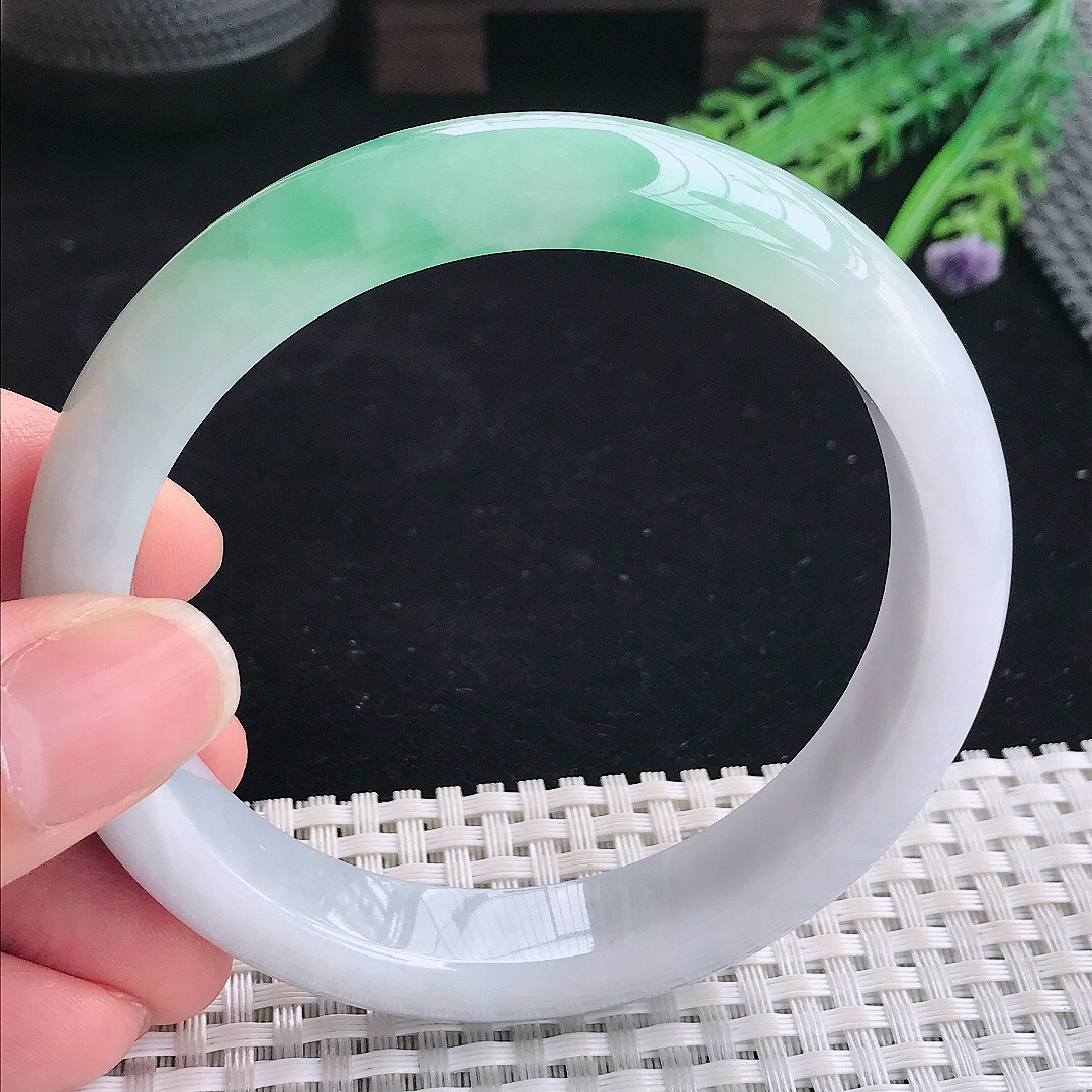 实拍A货翡翠62.5/12.5/8.5大圈口老坑精美温润飘绿手镯翡翠宽边玉镯平安镯美人镯