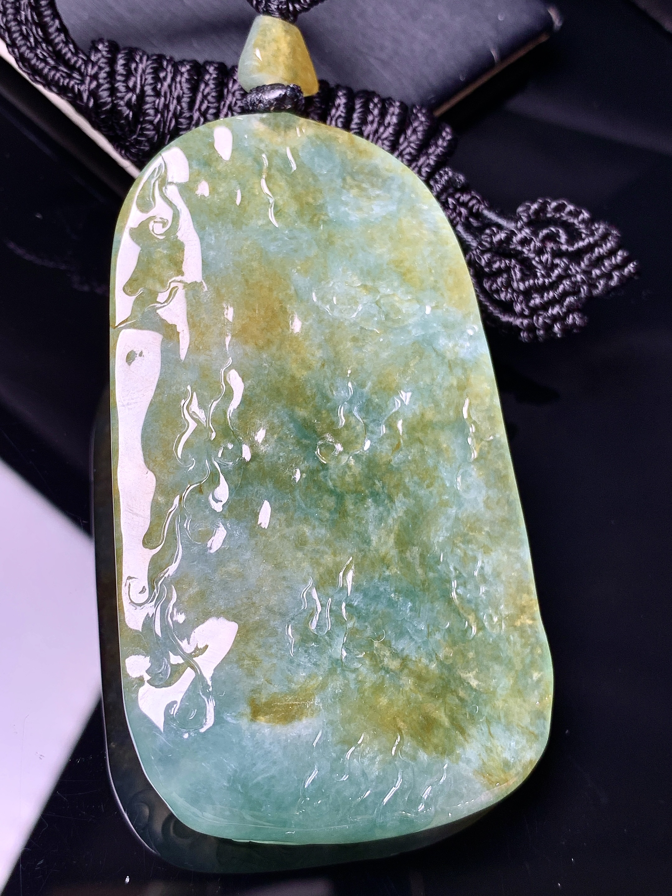 飘黄翡度母观音菩萨吊坠 玉质细腻 色泽艳丽清新 水润亮眼 整体尺寸71.5*41.6*11L1