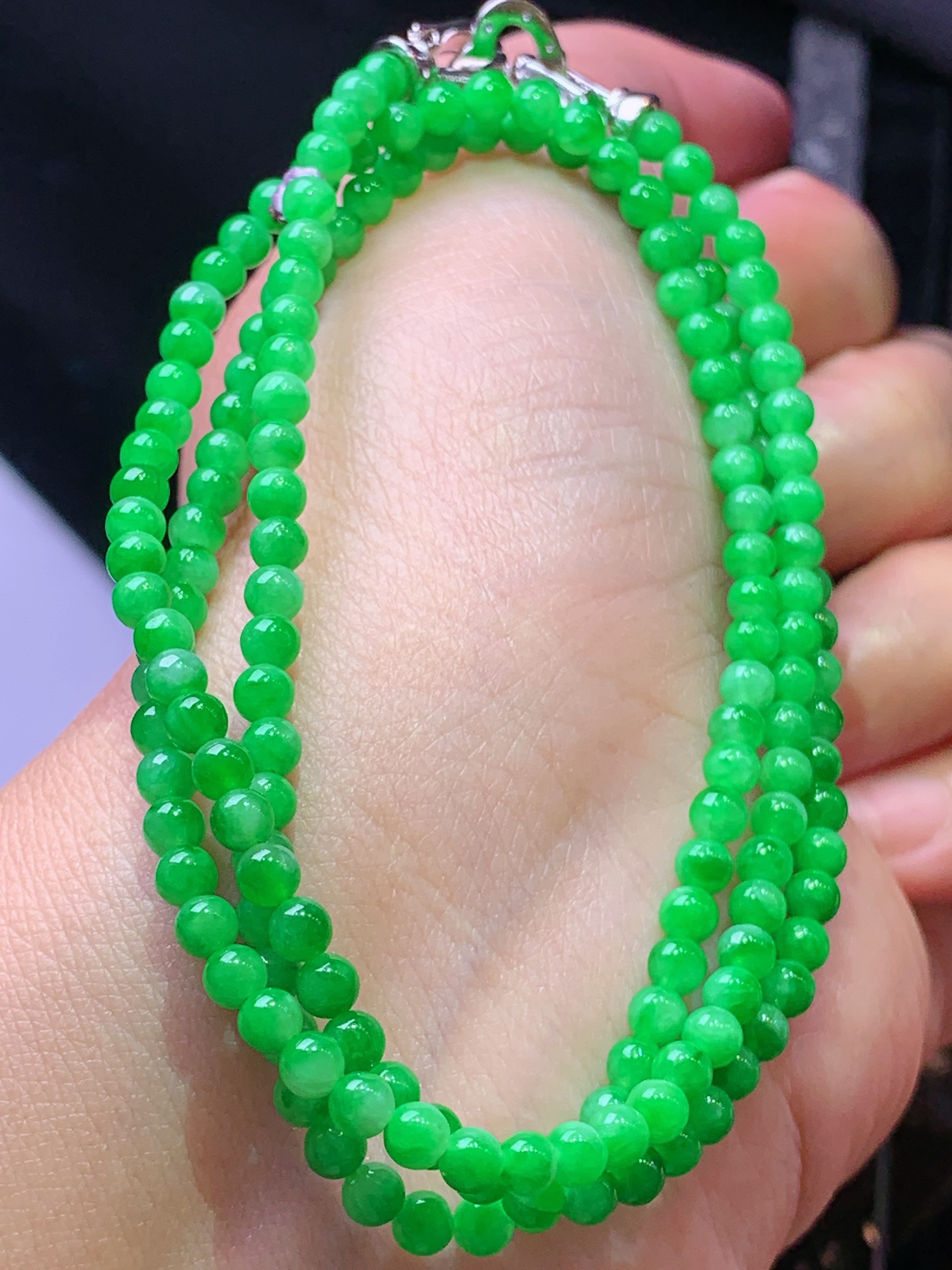翠绿圆珠项链 玉质细腻 色泽艳丽清新 水润亮眼 整体尺寸3.5 m2