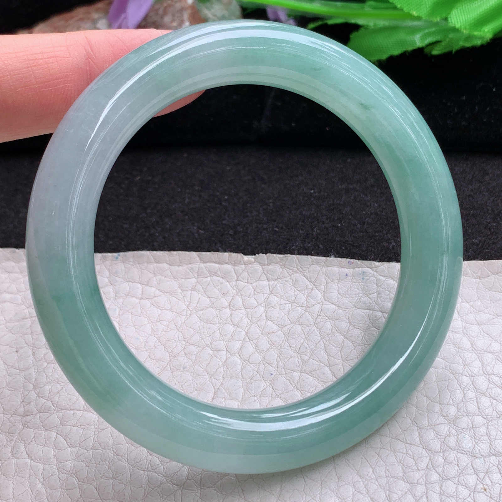 js实拍56*10.8美人镯 天然缅甸翡翠a货手镯冰晴圆条玉镯子