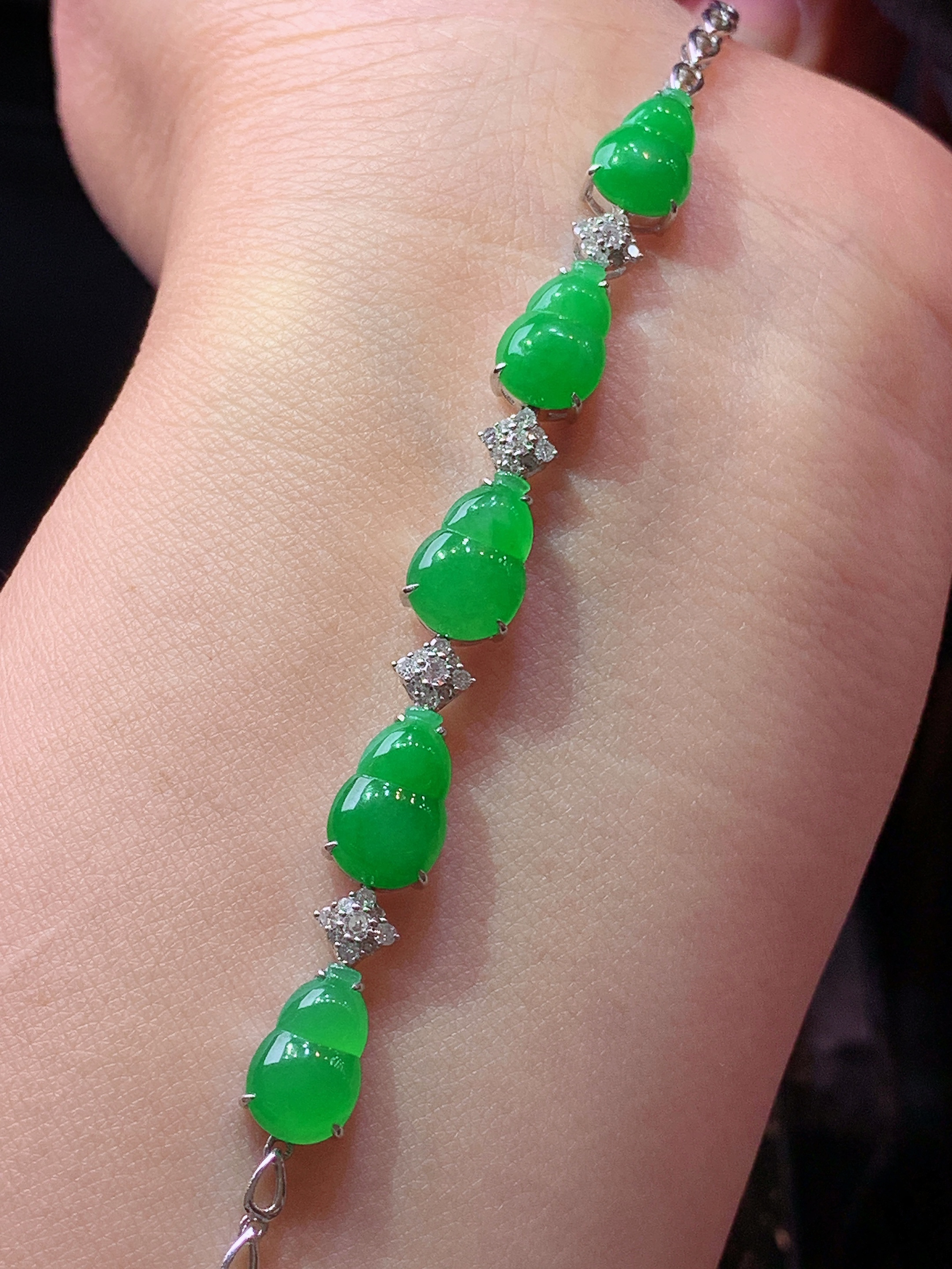 18k金钻镶嵌满绿葫芦手链 玉质细腻 色泽艳丽清新 水润亮眼 整体尺寸170*6.8*4.5h1