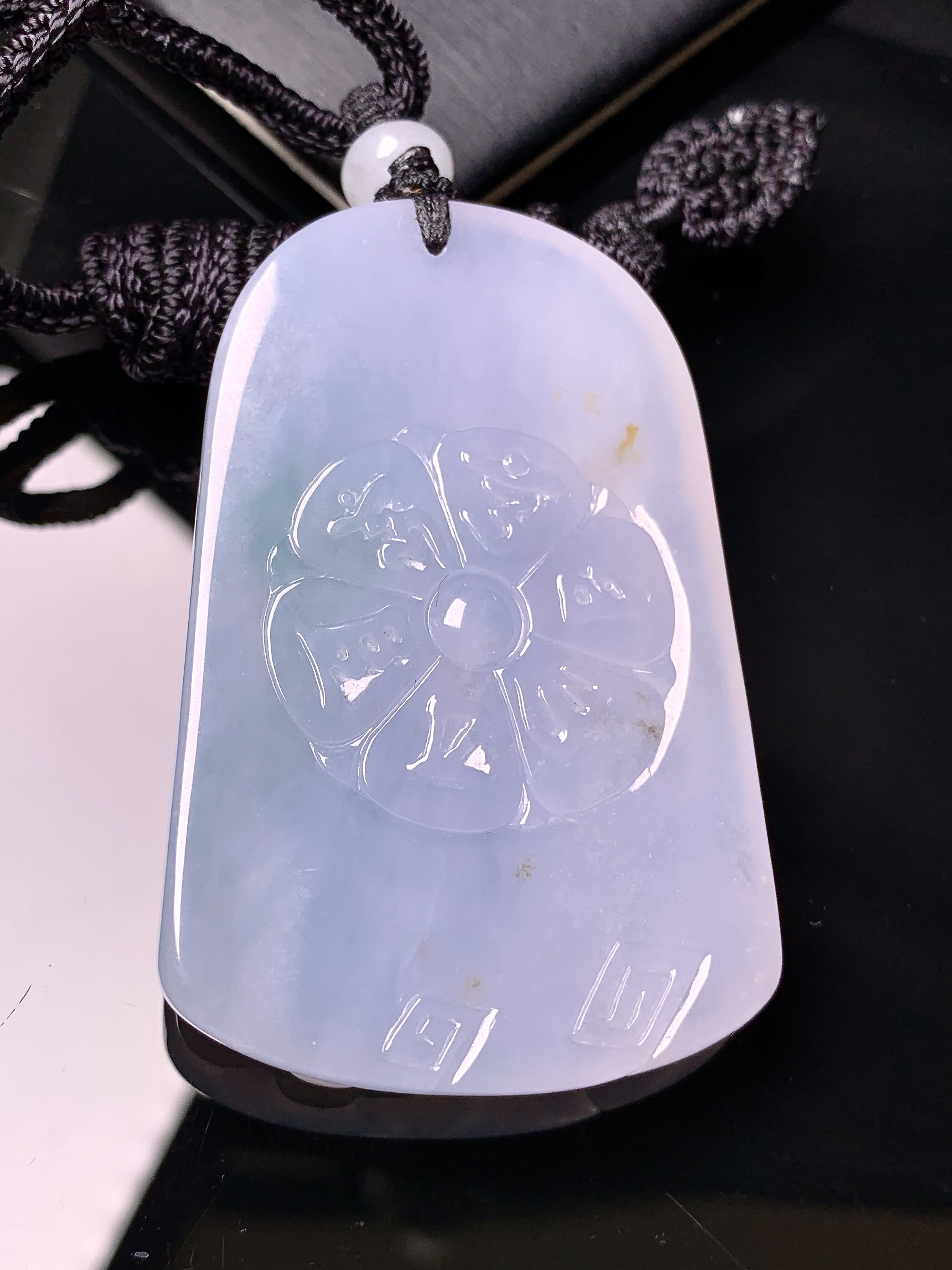 冰种观音菩萨吊坠 玉质细腻 色泽艳丽清新 水润亮眼 整体尺寸57.2*37.2*7.3L1