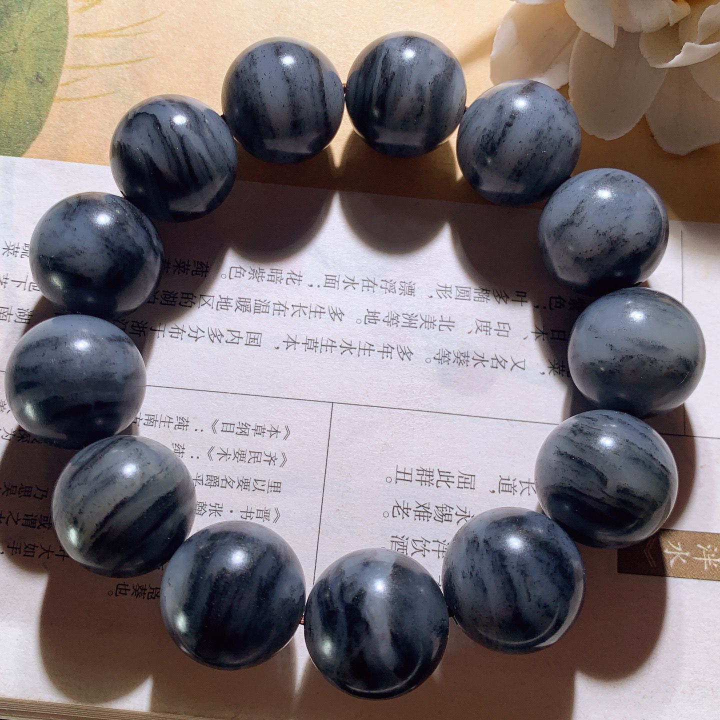 新疆和田玉籽料青花手串 单颗尺寸17！玉质细腻油润。手推出油。佩戴高端典雅。lt260413