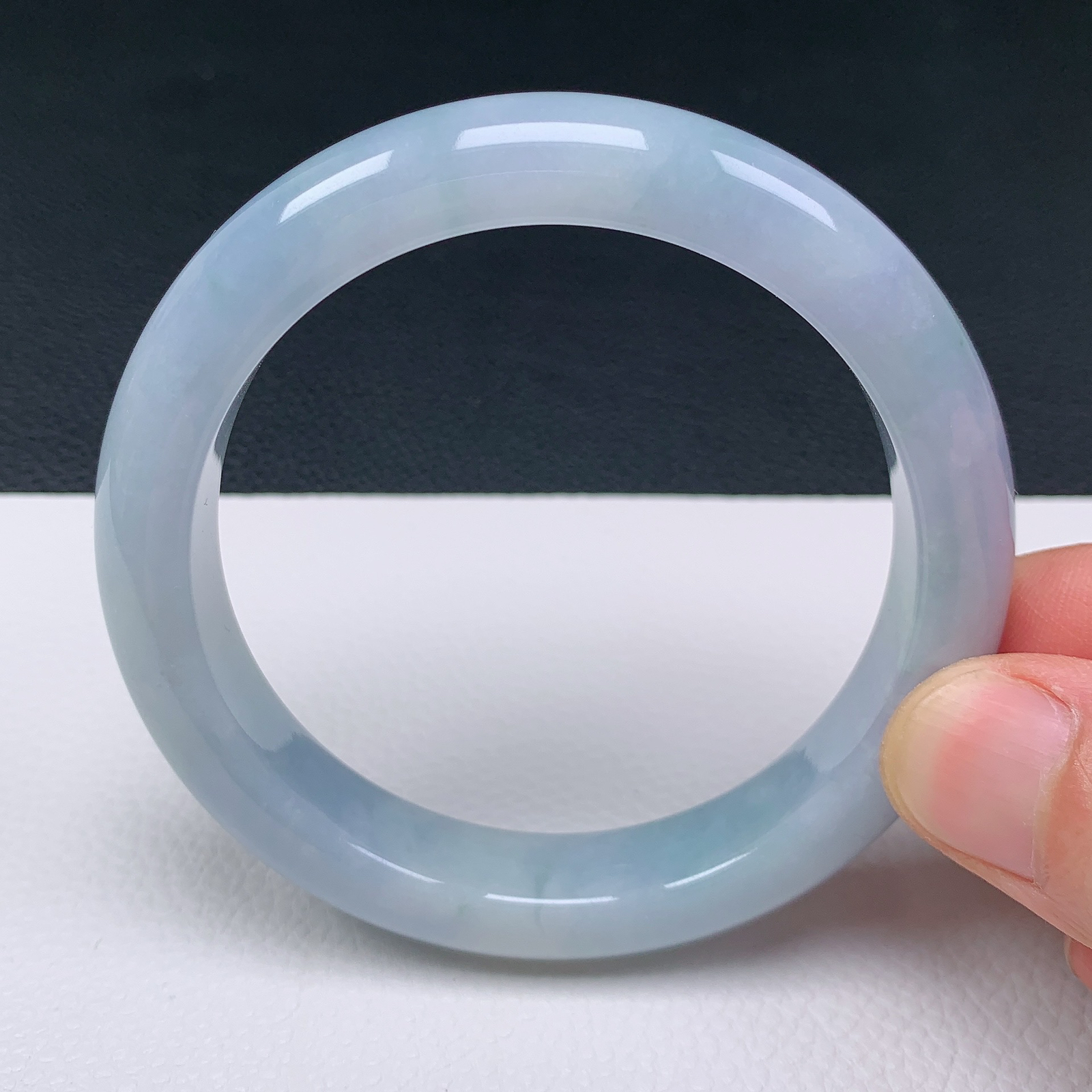 天然翡翠大圈口61-62老坑冰透紫罗兰手镯 玉质细腻 种水好 尺寸：61.6-12.3-9.3mm 