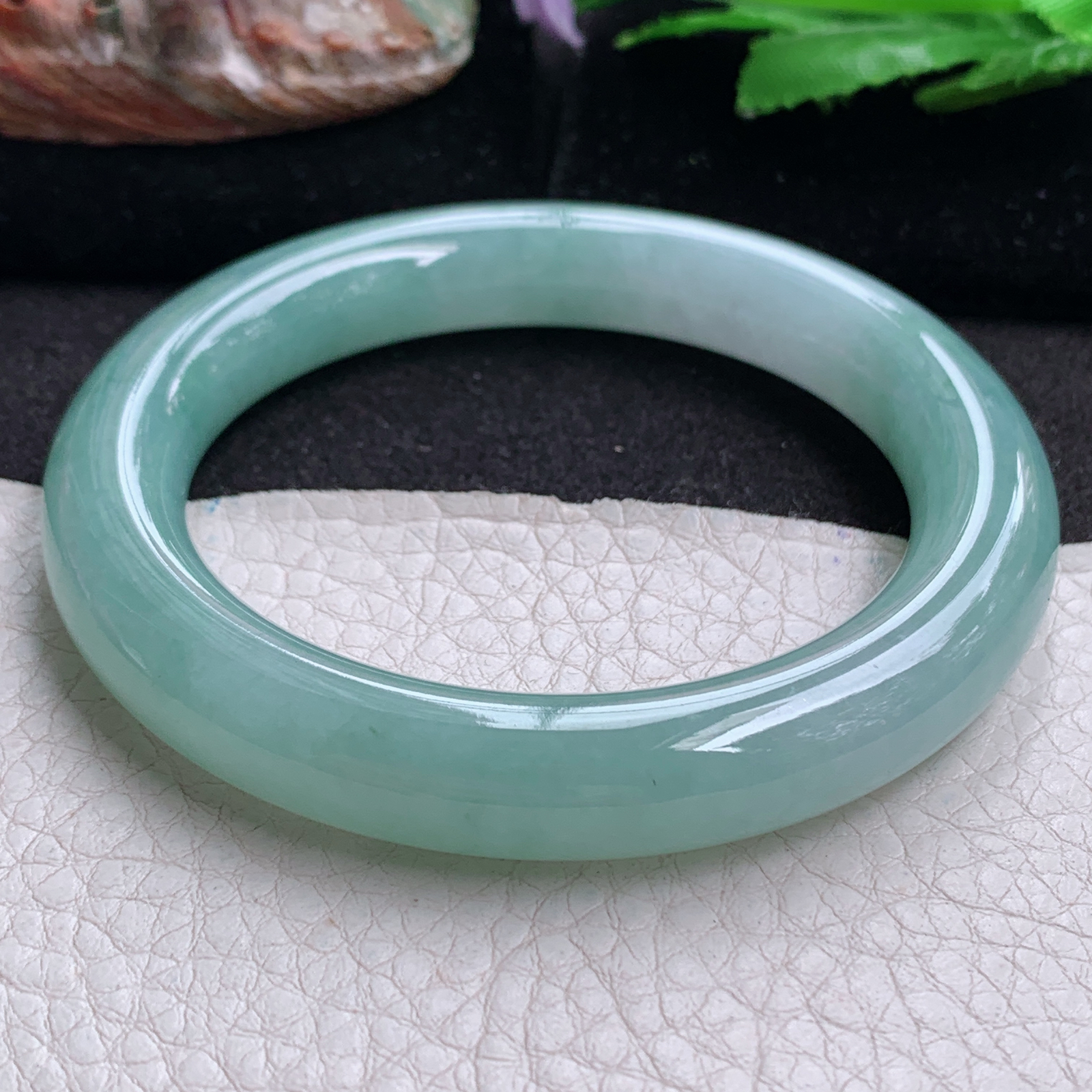 js实拍56*10.8美人镯 天然缅甸翡翠a货手镯冰晴圆条玉镯子