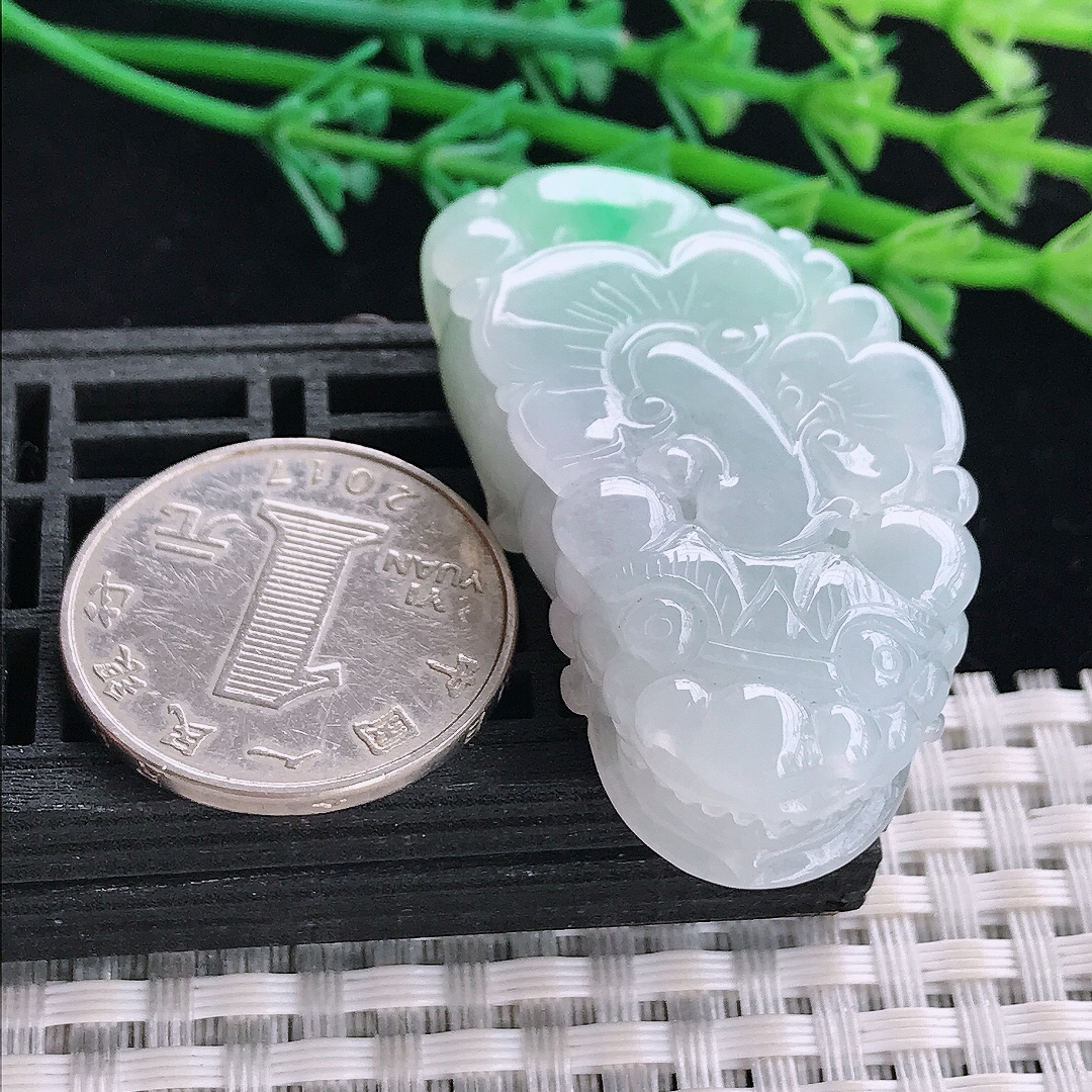 实拍A货翡翠46/23.8/12.2老坑秀气冰润飘绿貔貅吊坠翡翠玉牌
