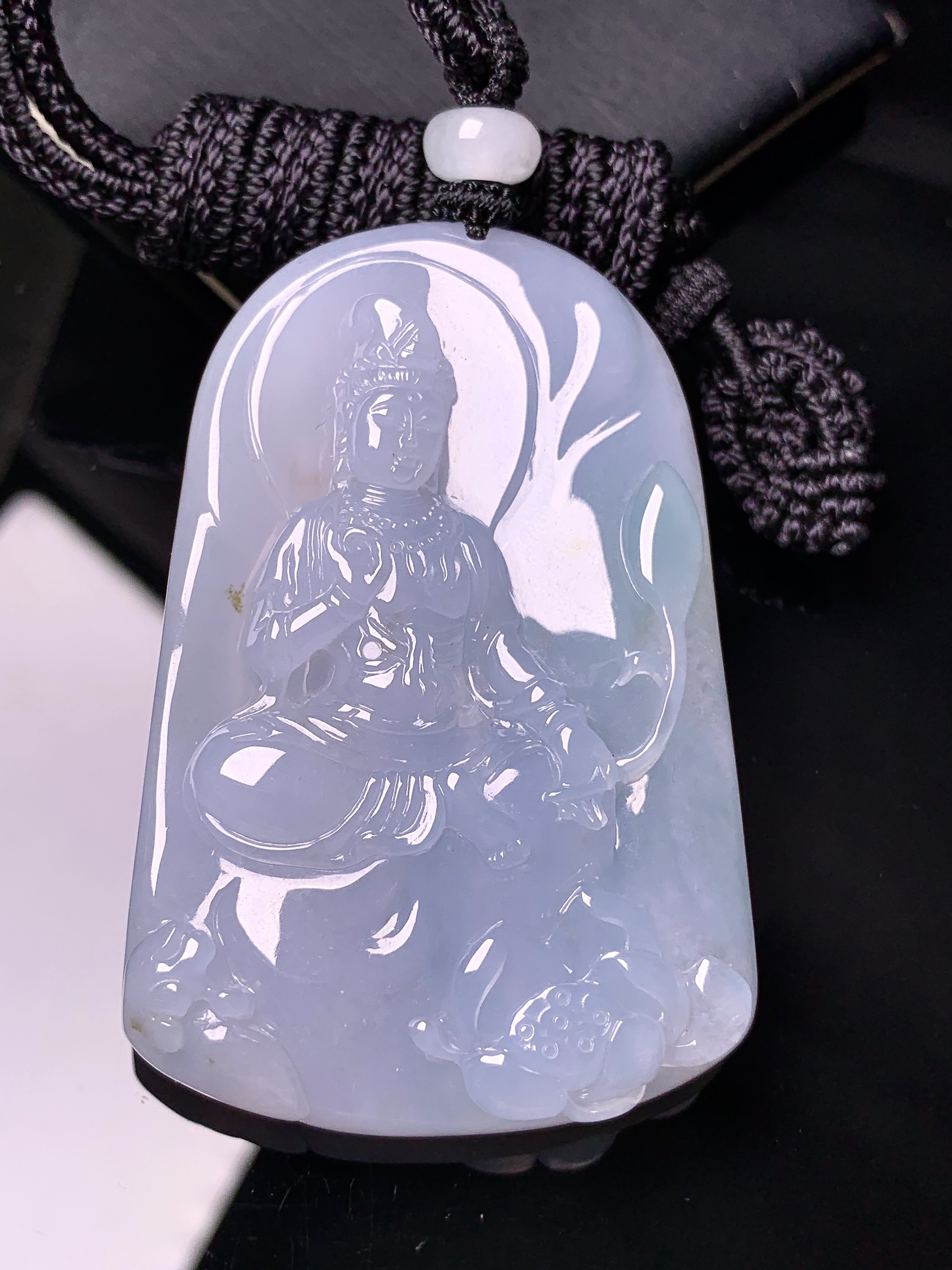 冰种观音菩萨吊坠 玉质细腻 色泽艳丽清新 水润亮眼 整体尺寸57.2*37.2*7.3L1