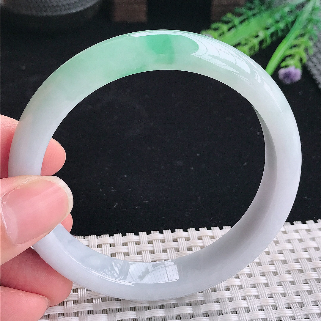 实拍A货翡翠62.5/12.5/8.5大圈口老坑精美温润飘绿手镯翡翠宽边玉镯平安镯美人镯