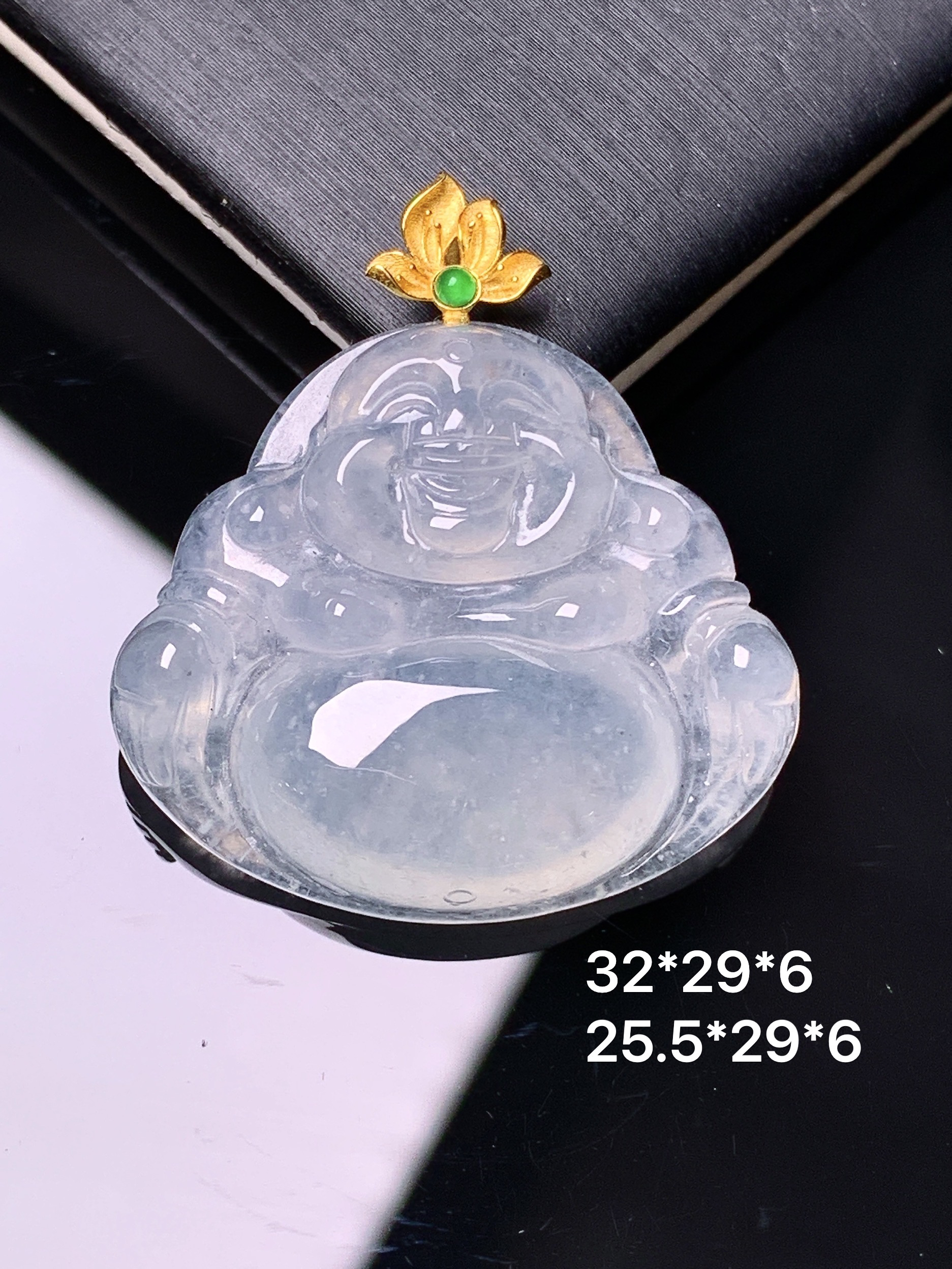 18k金镶嵌冰种佛公吊坠 玉质细腻 色泽艳丽清新 水润亮眼 整体尺寸32*29*6j2