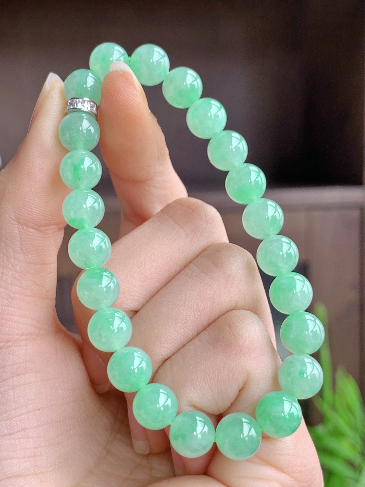 【珠子】冰甜绿手串圆珠子手串
【说明】缅料 性价比高  
【尺寸】8mm..