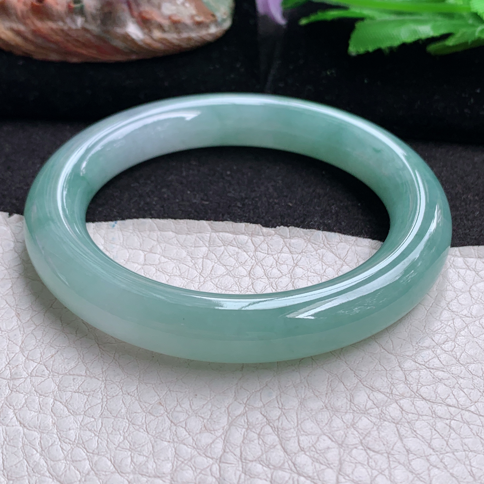 js实拍56*10.8美人镯 天然缅甸翡翠a货手镯冰晴圆条玉镯子