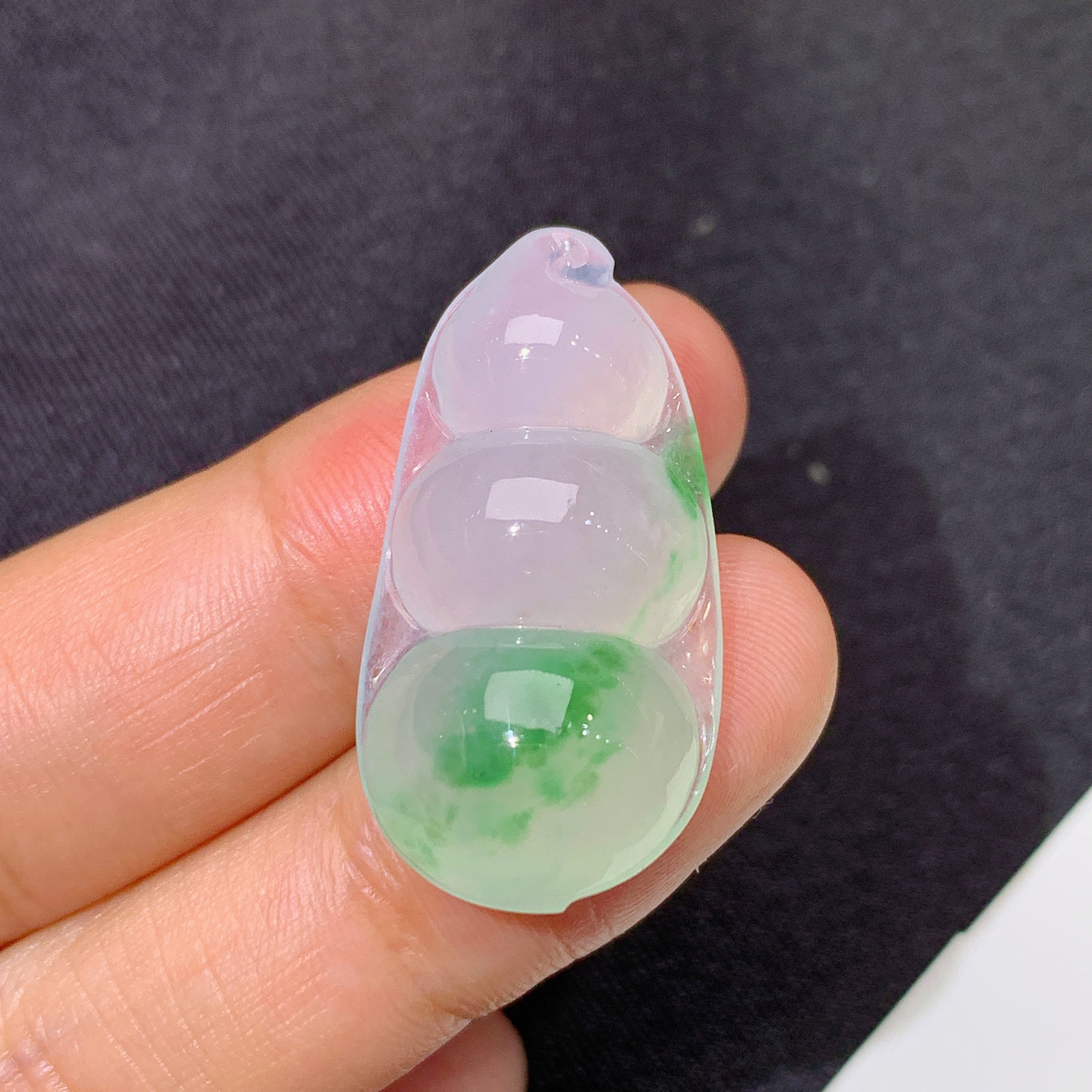 冰飘绿福豆，镶嵌佳品，冰润细腻，种水足，Fc 尺寸30*15.6*8.3