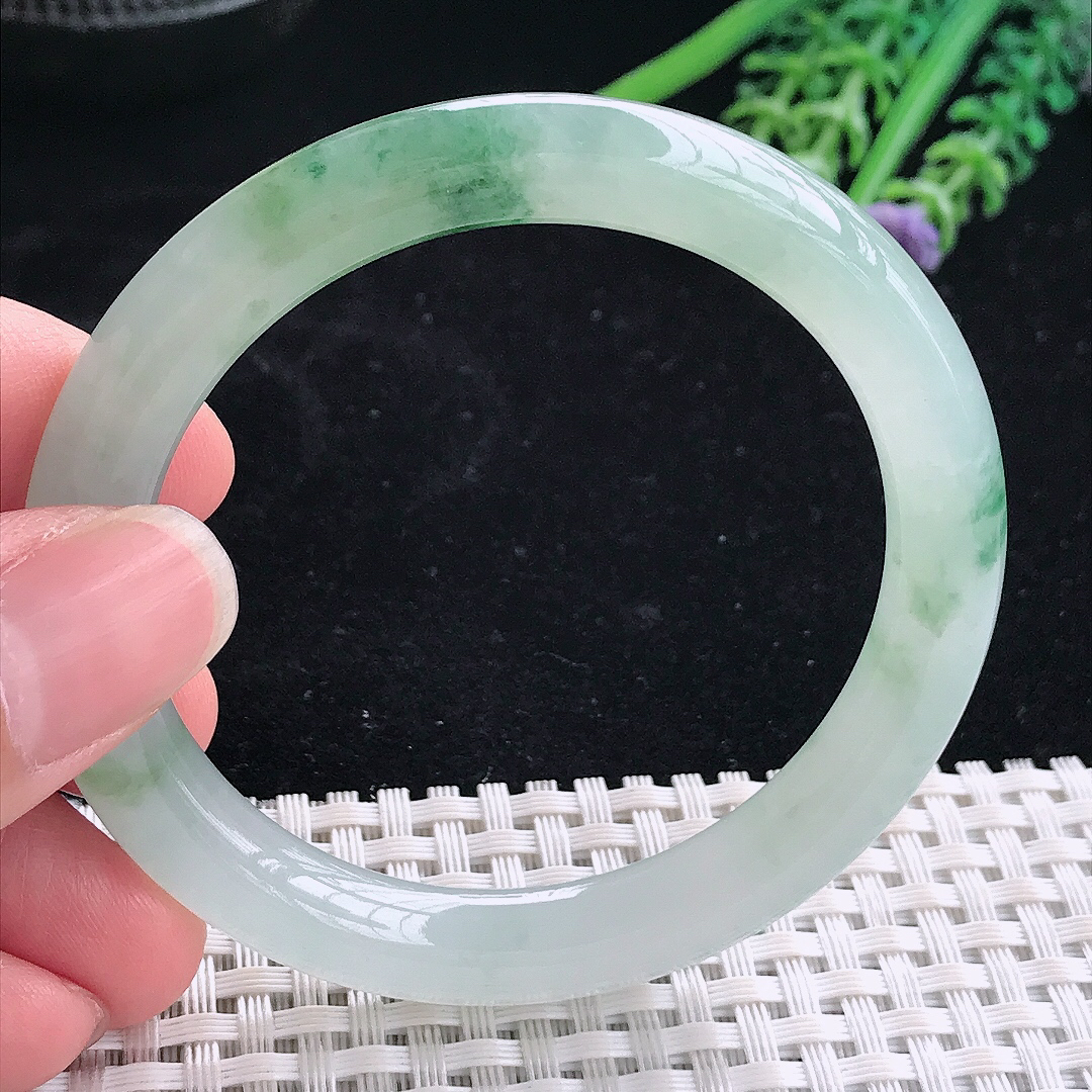 实拍A货翡翠52.8/8.4/8.6老坑冰胶水灵冰飘花圆条手镯翡翠玉镯平安镯美人镯