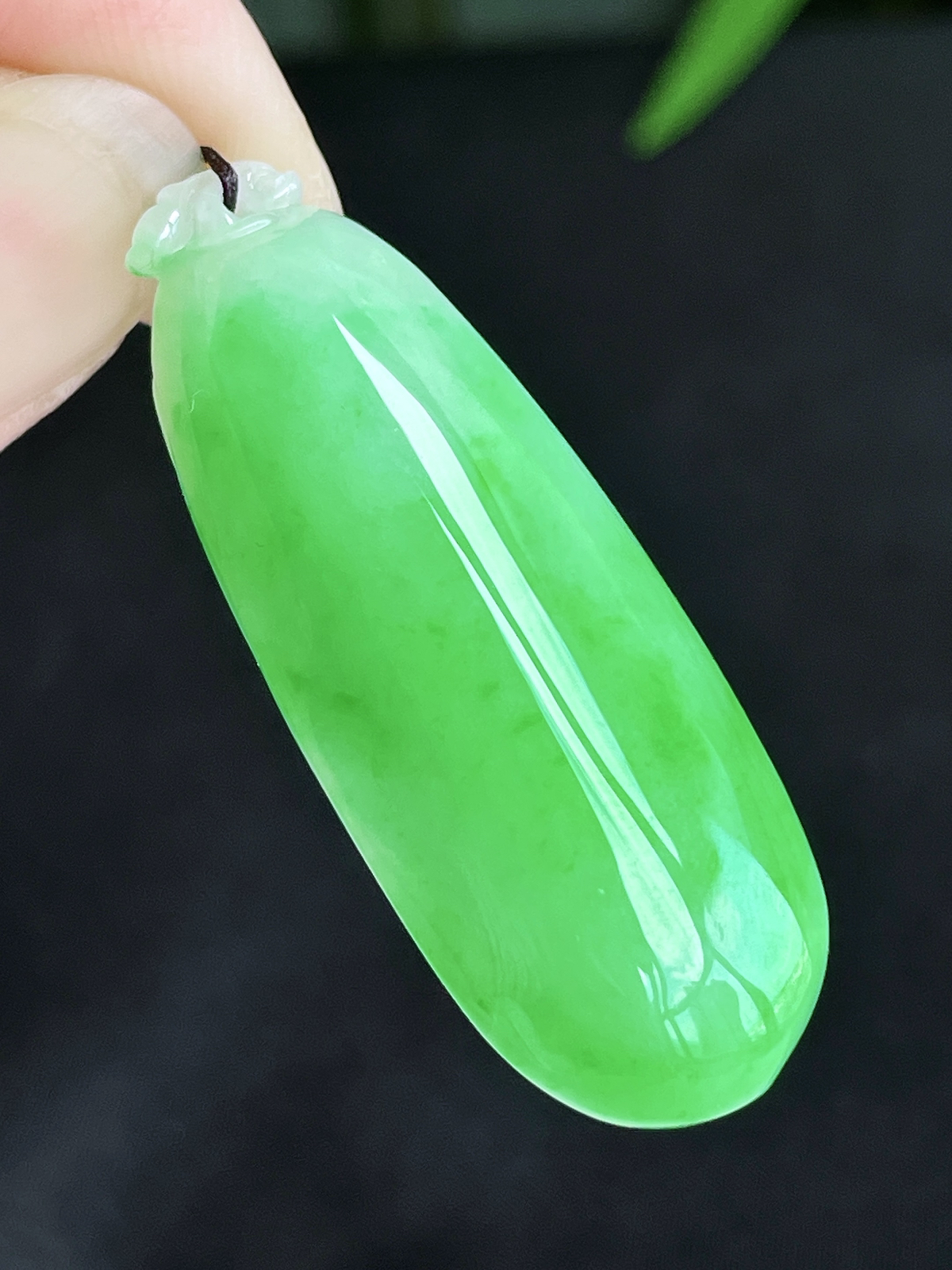 高冰阳绿福瓜吊坠
【说明】缅料 完美 性价比高  
【尺寸】41.6-16-8.2
【重量】10克