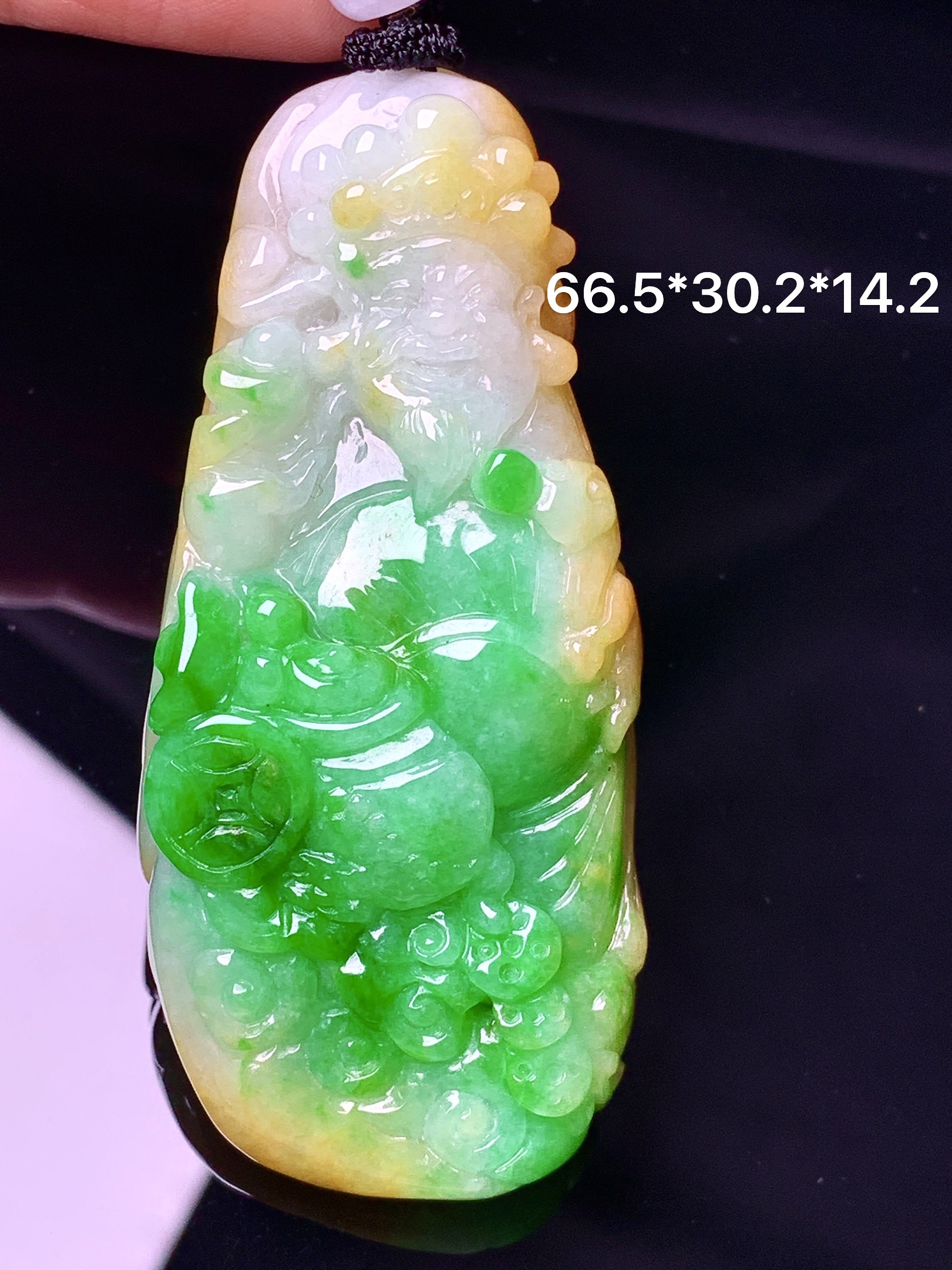 飘黄绿佛财神吊坠 玉质细腻 色泽艳丽清新 水润亮眼 整体尺寸66.5*30.2*14.2w1