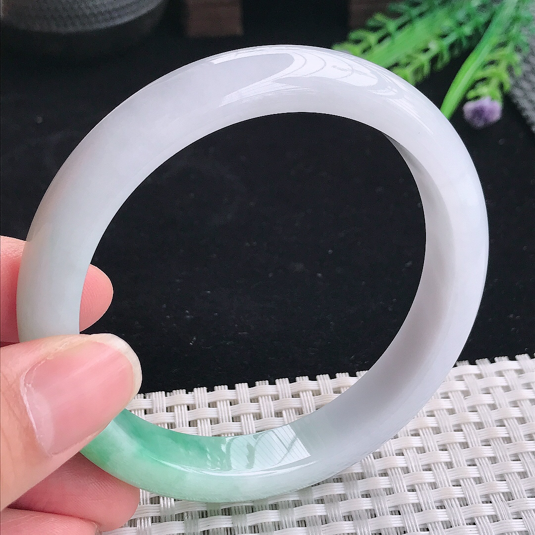 实拍A货翡翠62.5/12.5/8.5大圈口老坑精美温润飘绿手镯翡翠宽边玉镯平安镯美人镯