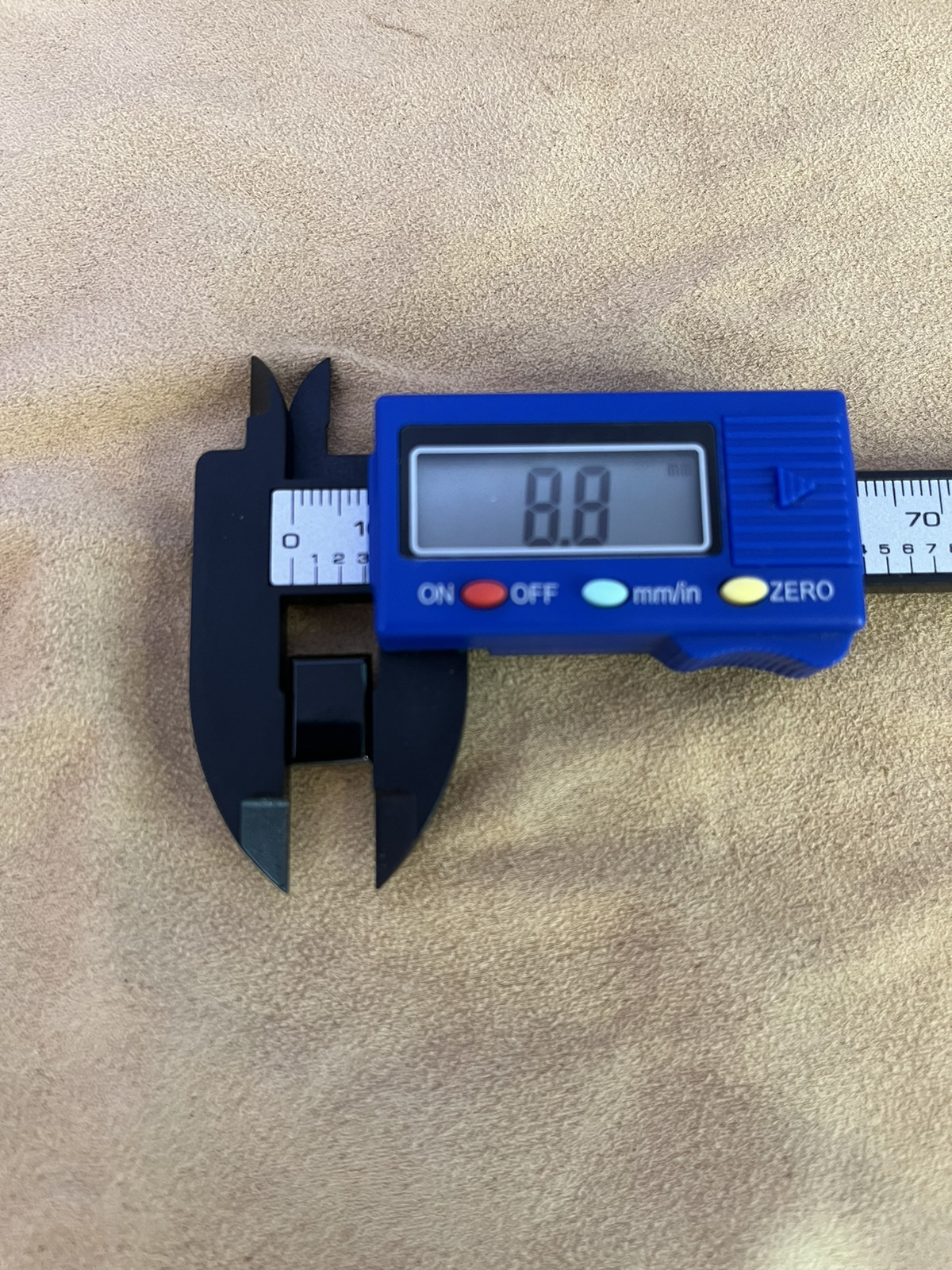 墨翠：【戒面】细腻干净，黑度好，性价比高，雕工精湛，打灯透绿