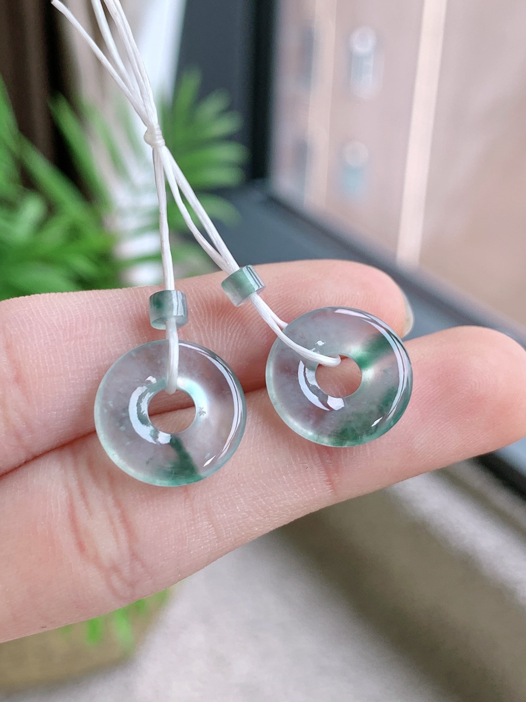 高冰飘花甜甜圈【说明】缅料 无裂 性比高 【尺寸】14.3-2.6 【重量】2.2克